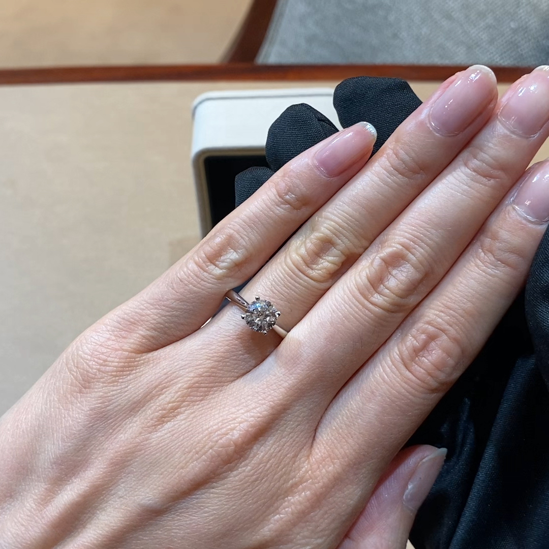 Classic 1.53ct Brilliant Cut Diamond Ring in Platinum