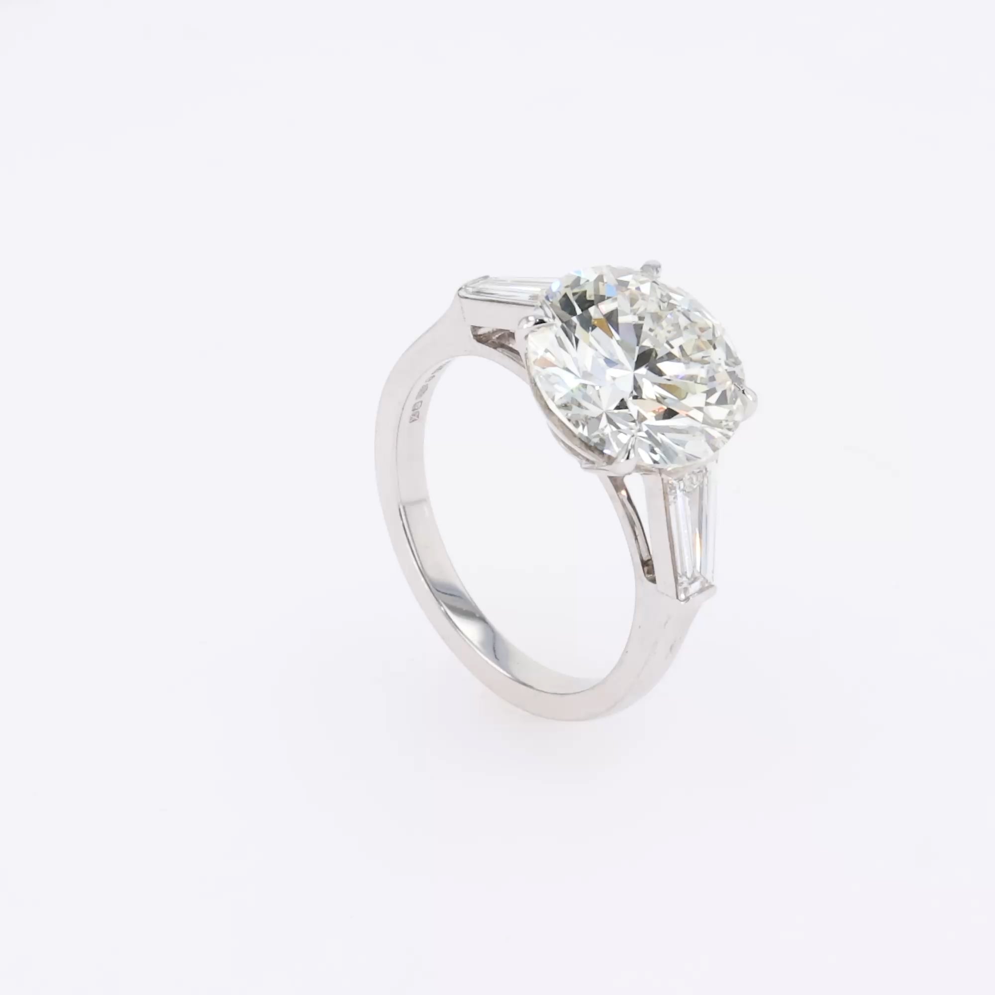 Regency 5.08ct Brilliant Cut Diamond Ring in Platinum