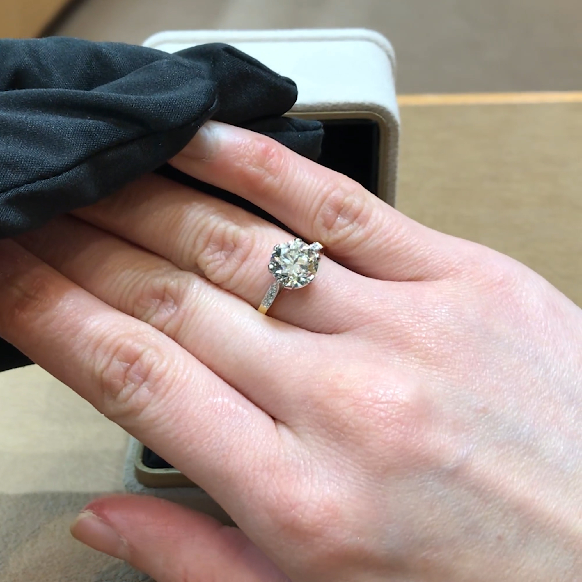 Brilliant Cut 3.01ct Diamond Solitaire Ring in 18ct Yellow Gold