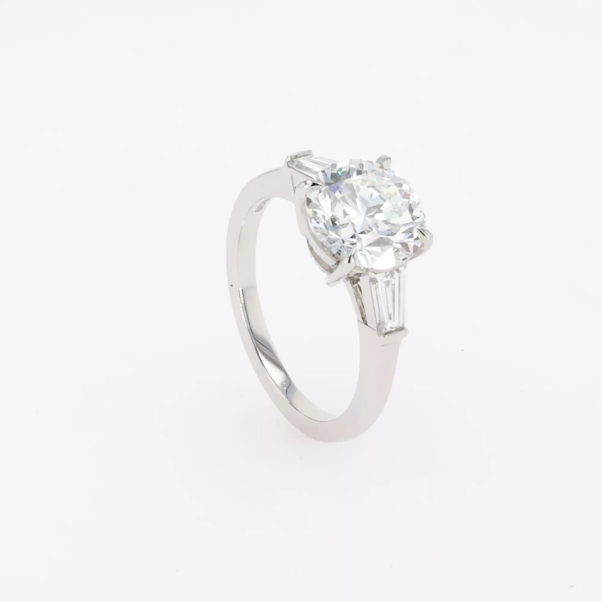 Regency 3.01ct Brilliant Cut Diamond Ring in Platinum