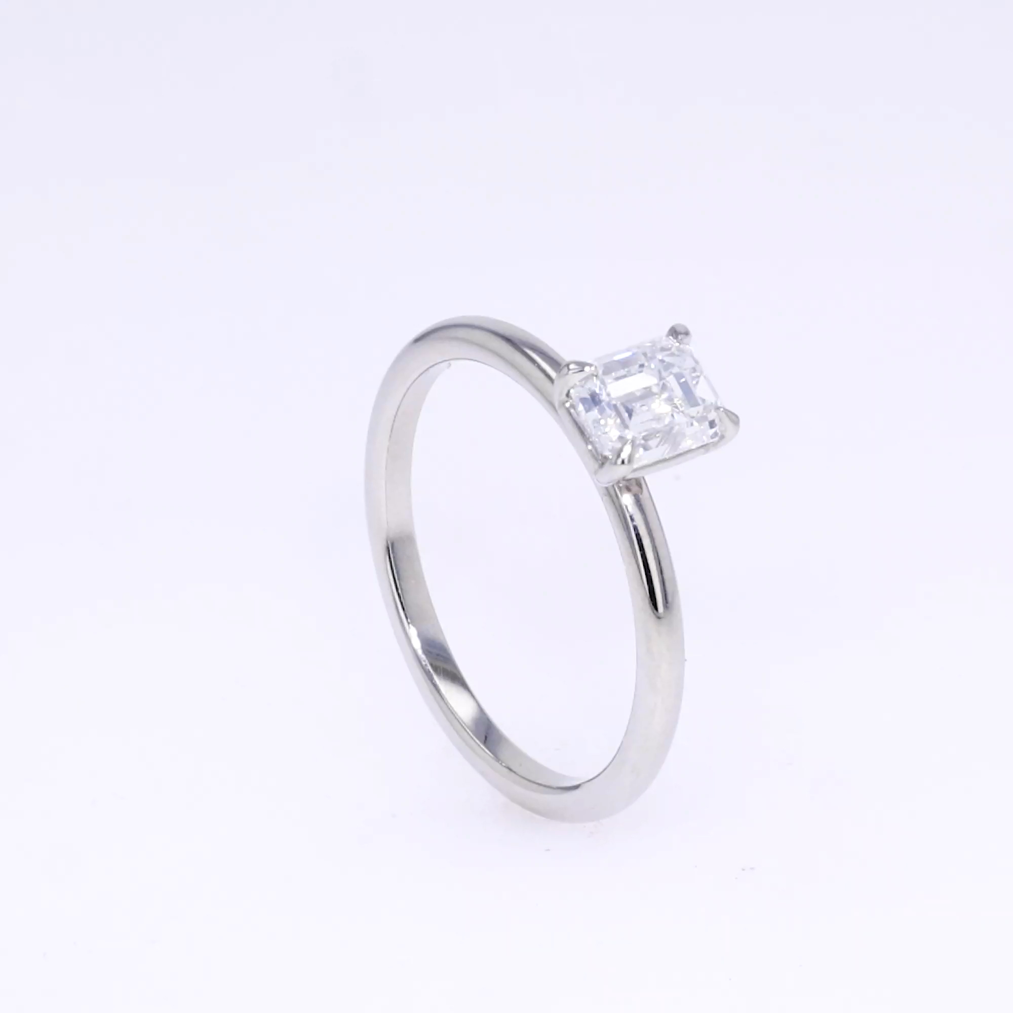 Classic 0.93ct Diamond Solitaire Ring in Platinum