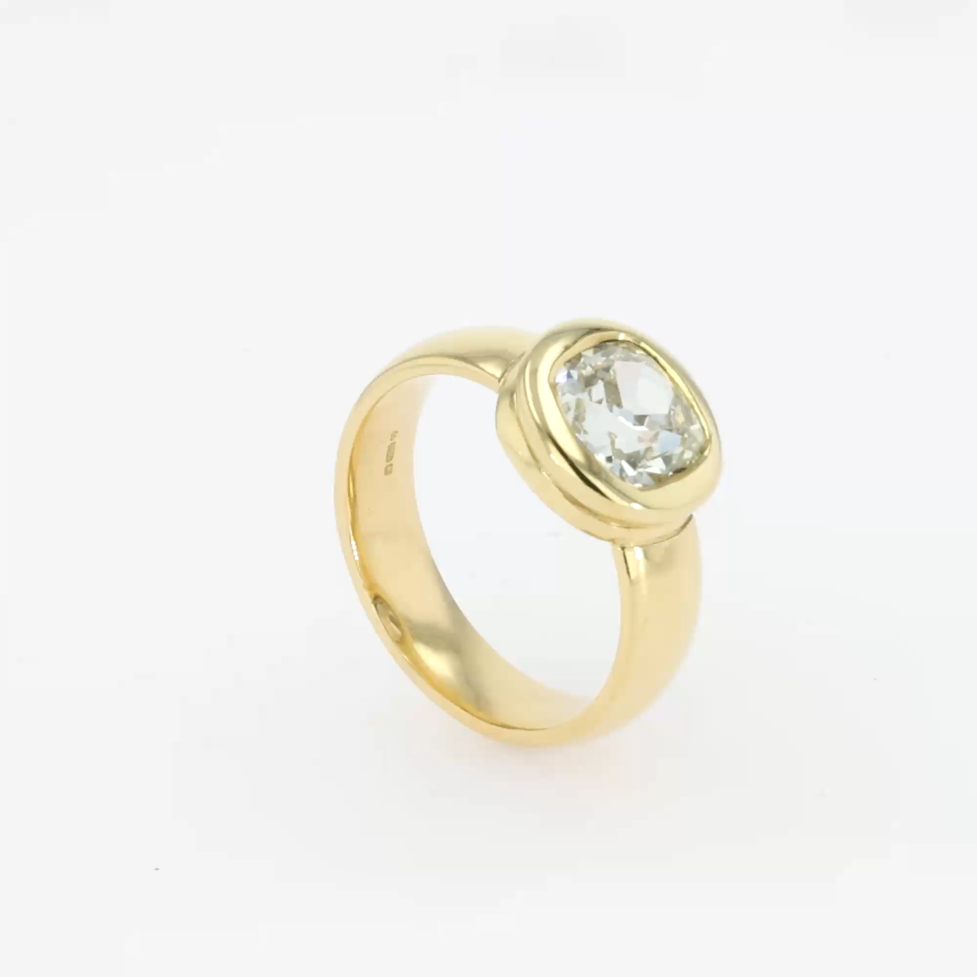  Cushion Cut 2.00ct Diamond Ring in 18ct Yellow Gold