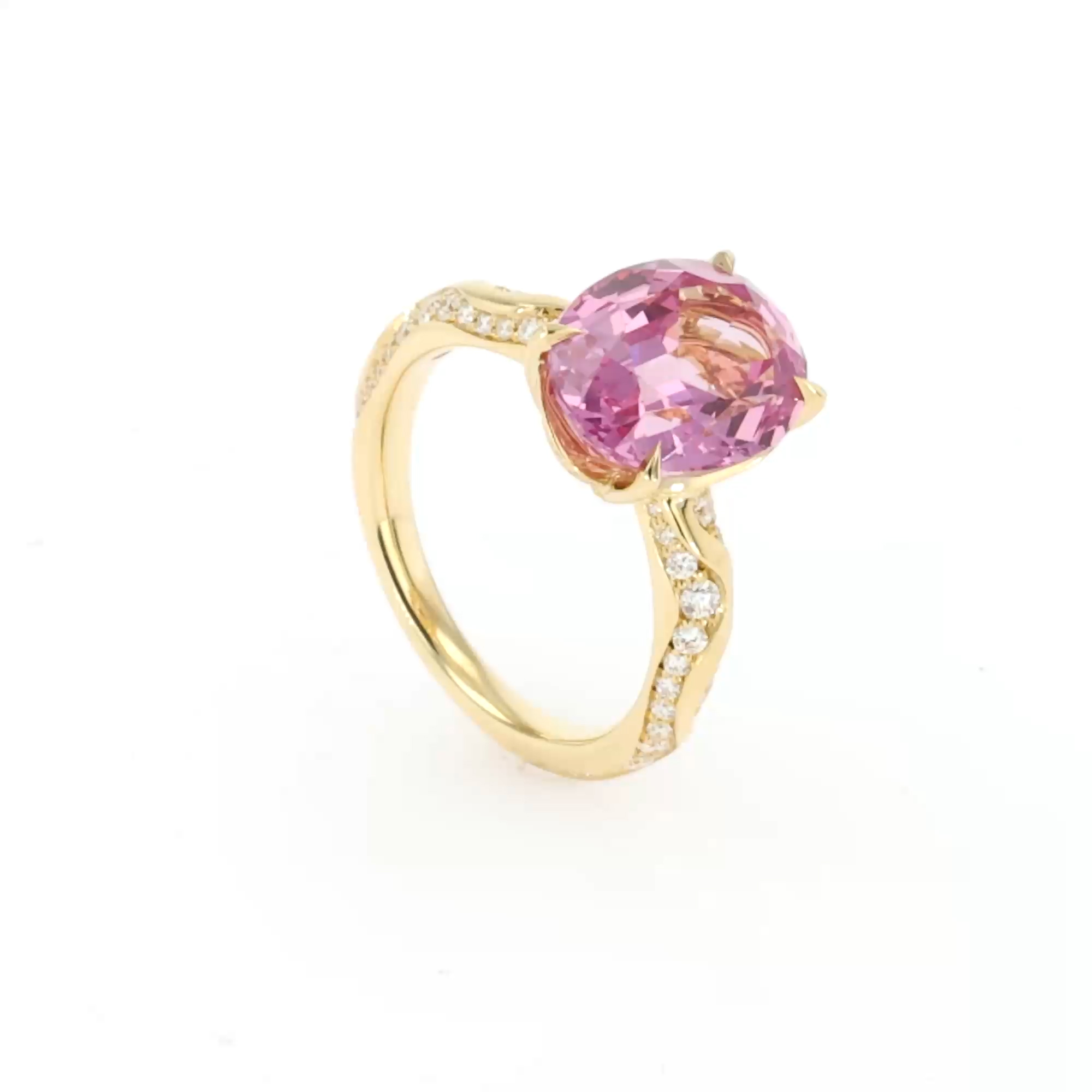 Oval Cut 6.71ct Kitulo Garnet and Diamond Ring in 18ct Yellow Gold