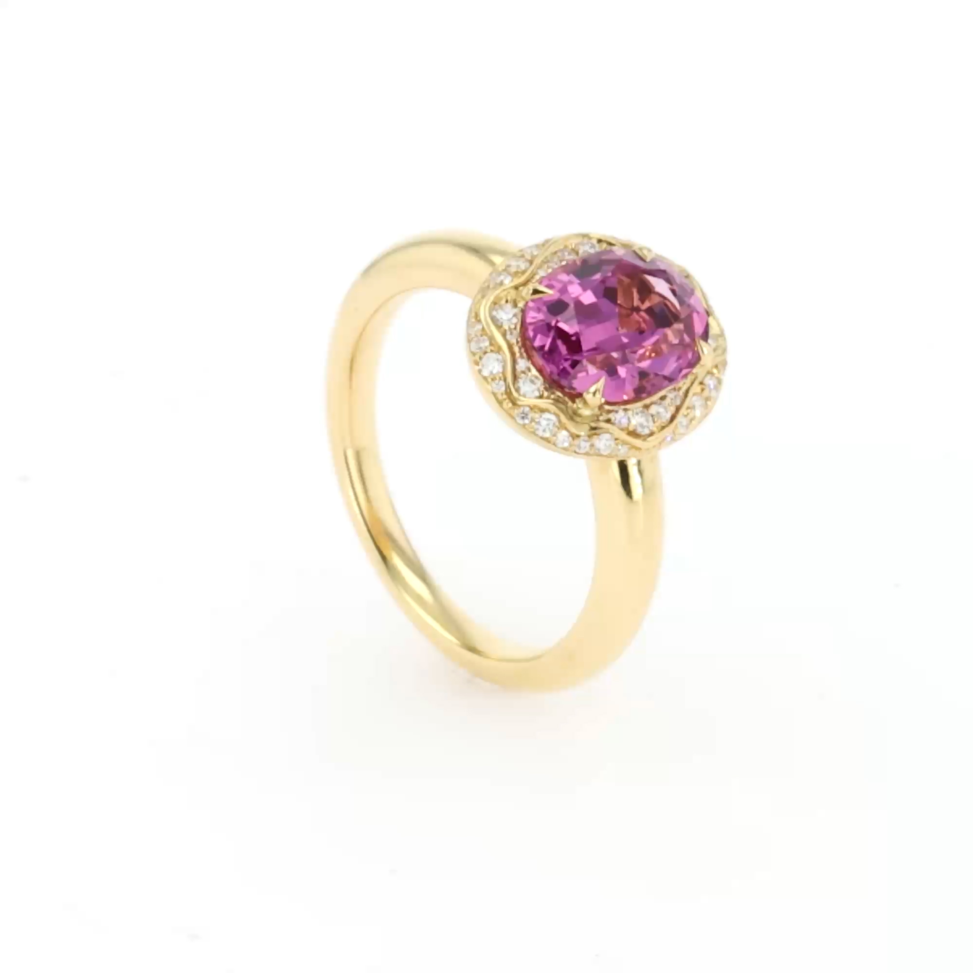 Oval Cut 2.88ct Kitulo Garnet and Diamond Ring in 18ct Yellow Gold