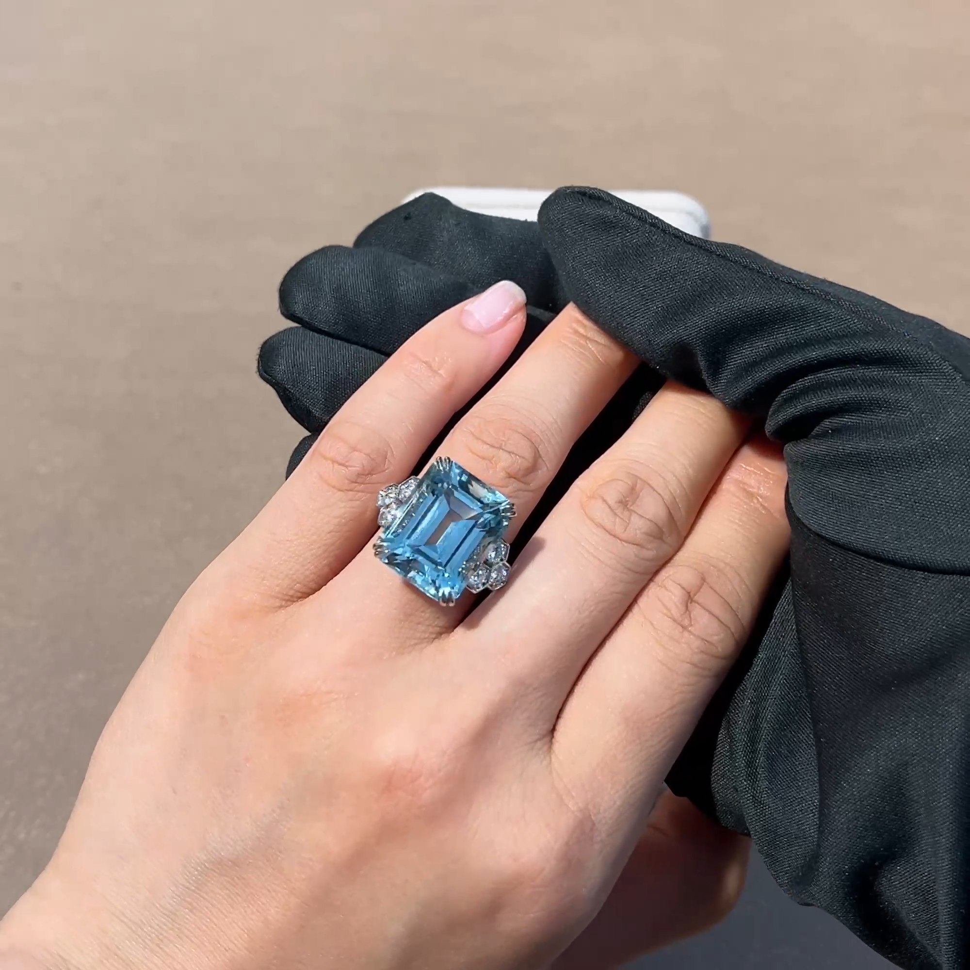 Lukusuzi Aquamarine and Diamond Ring 17.00ct in Platinum