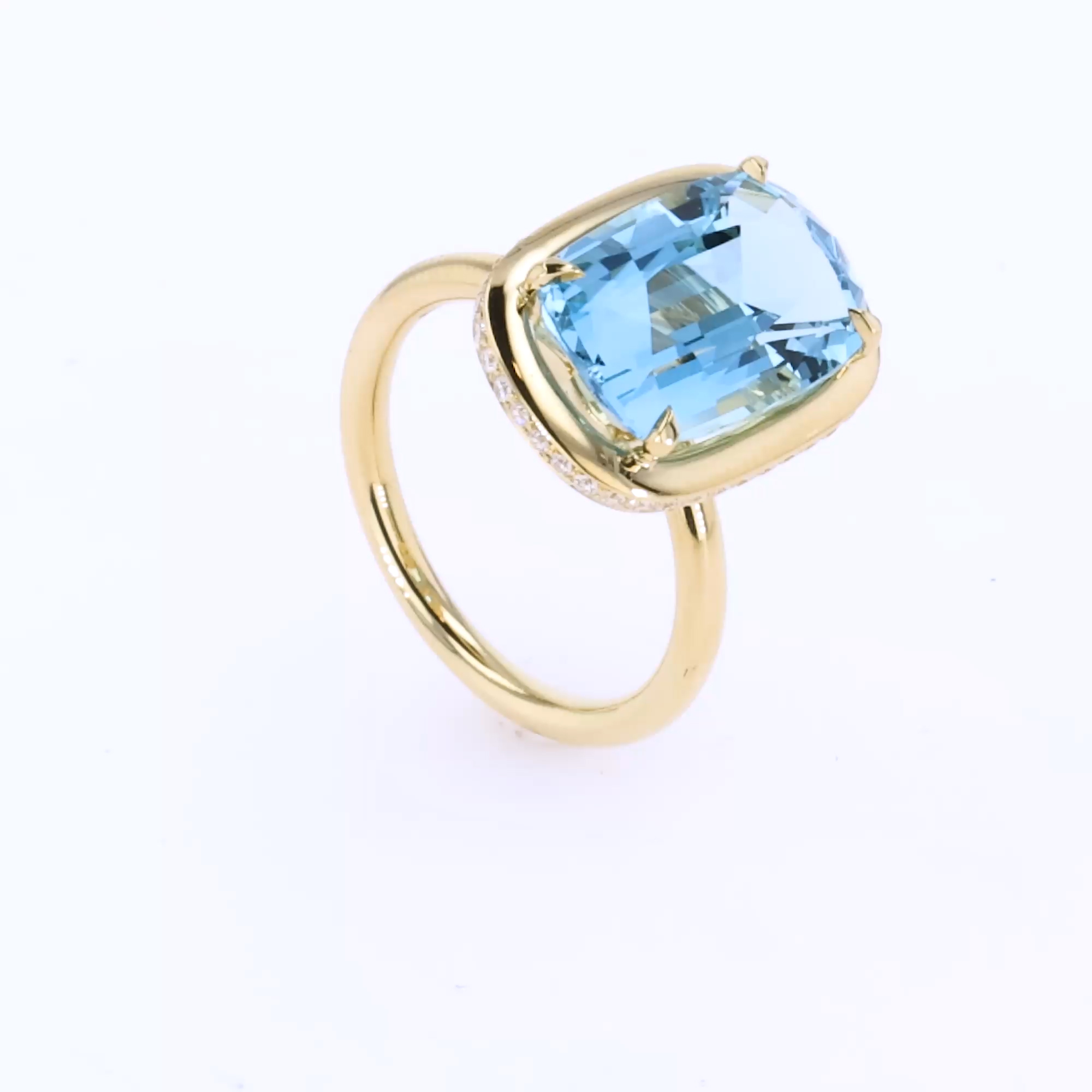 Skimming Stone 5.90ct Lukusuzi Aquamarine Ring in 18ct Yellow Gold