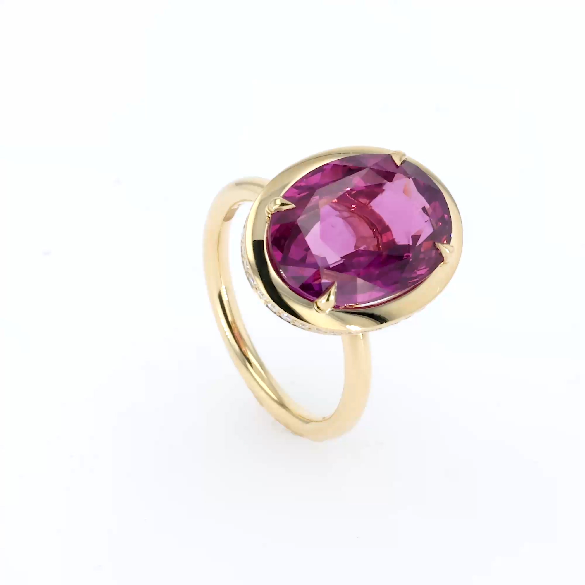 Skimming Stone 11.42ct Sri Lankan Sapphire and Diamond Ring in 18ct Yellow Gold