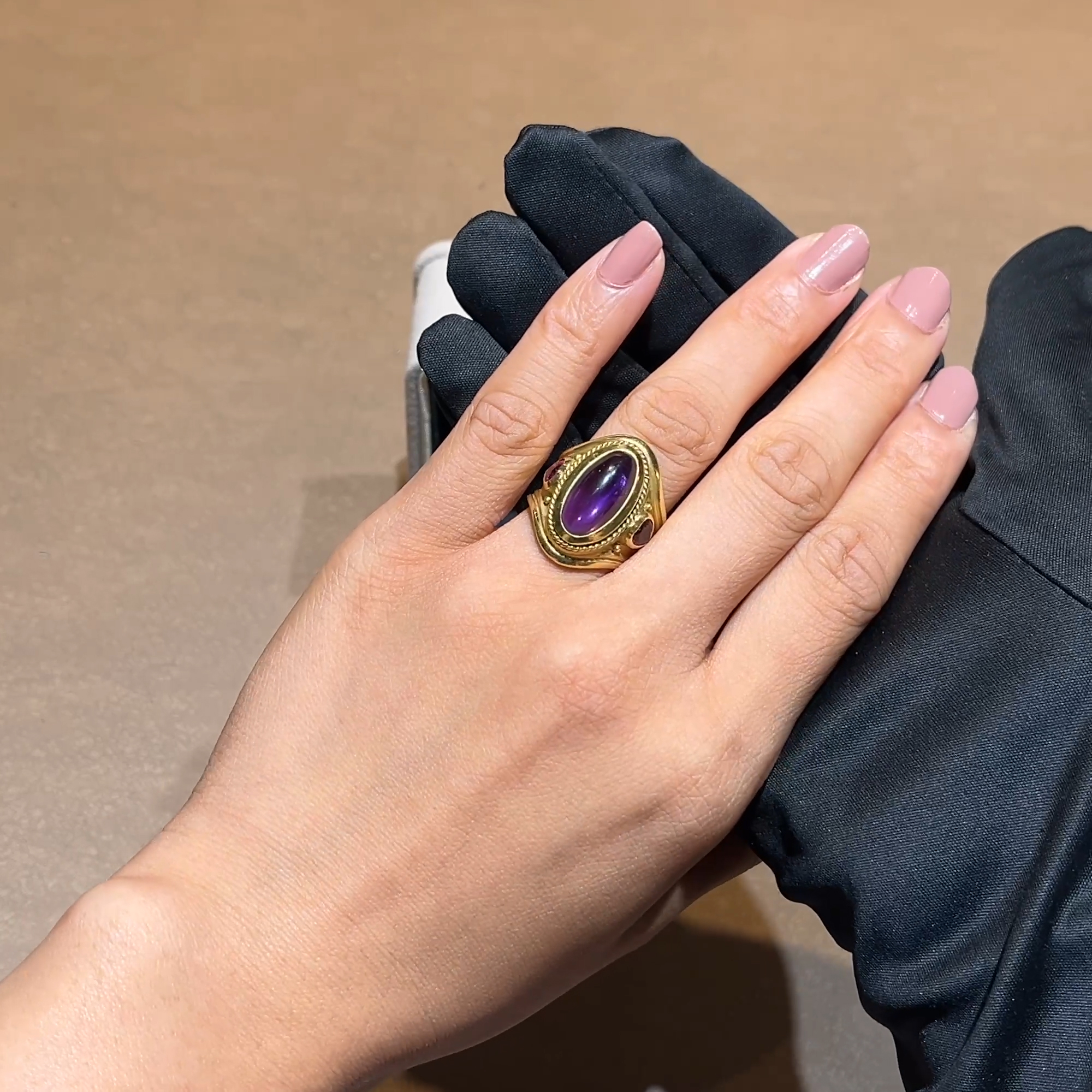 1980s Cabochon Cut 4.68ct Amethyst Ring in 18ct Yellow Gold