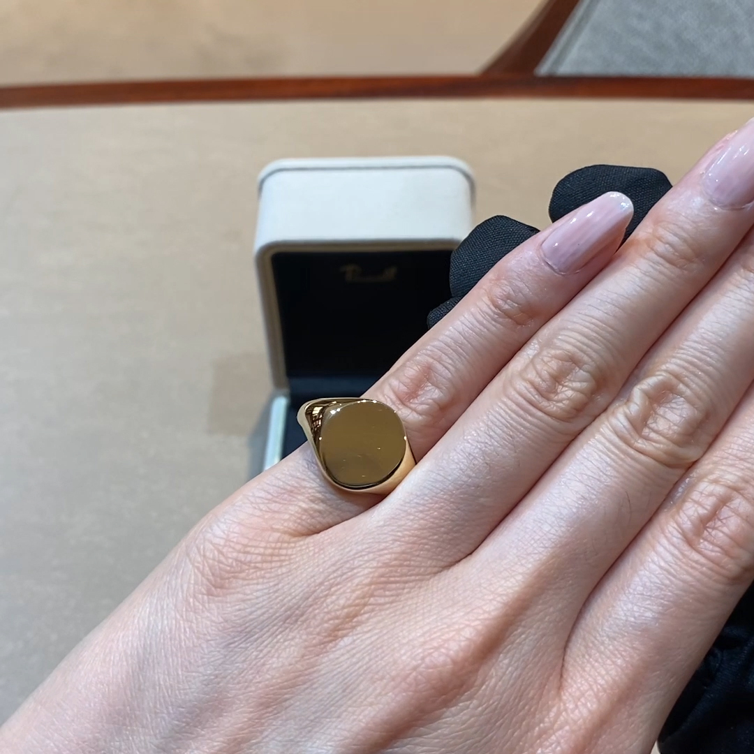 Oval Signet Ring 15x13mm in 18ct Yellow Gold