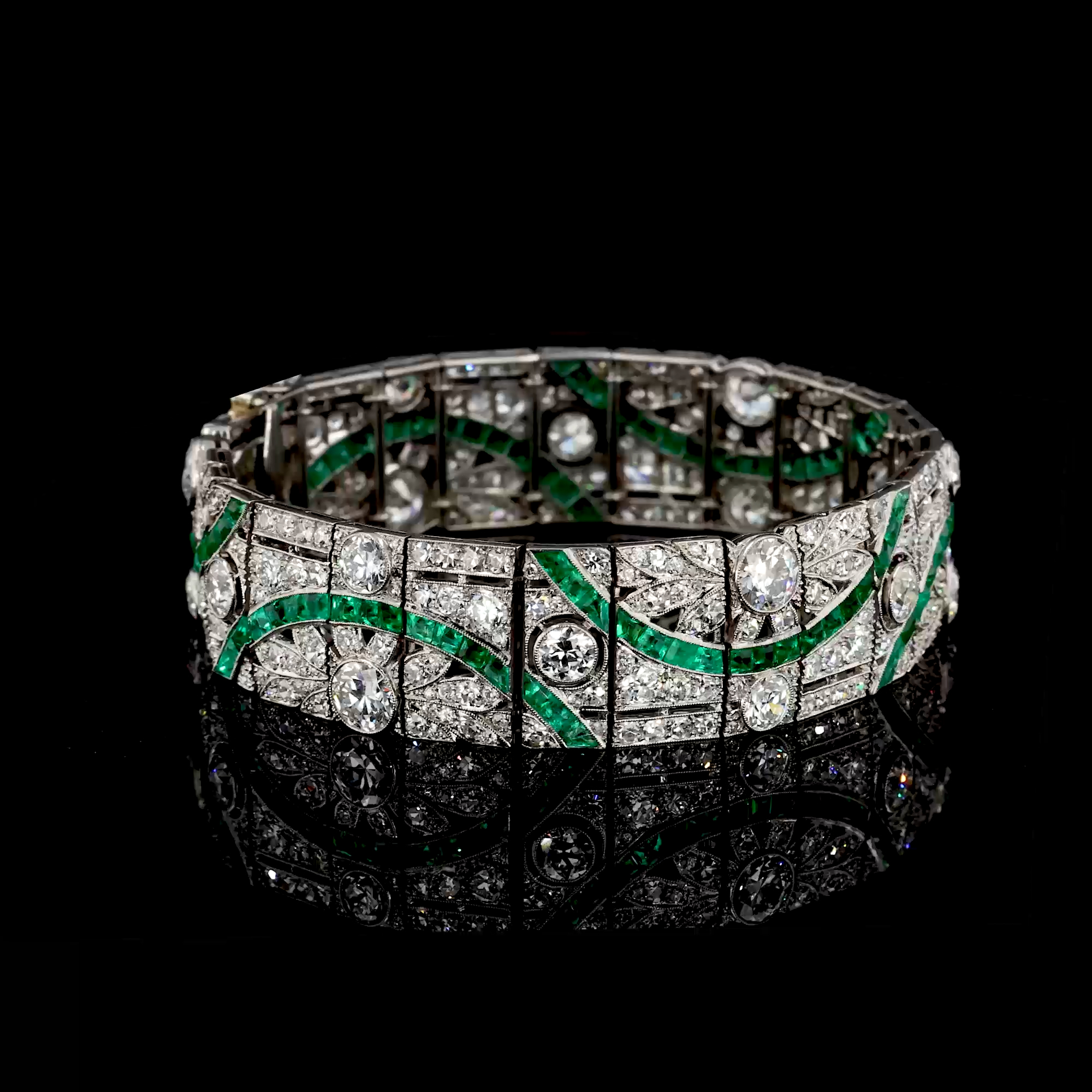 Art Deco Old Cut 9.25ct Diamond and Emerald Bracelet in Platinum