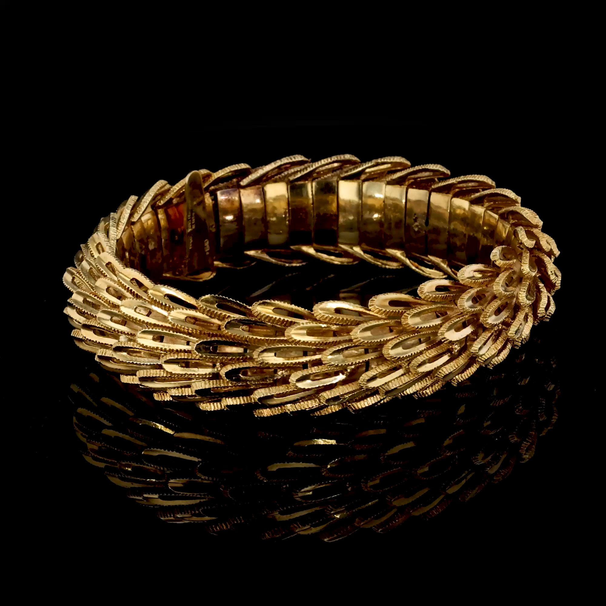 Victorian Feather Design Gold Bracelet in Yellow Gold