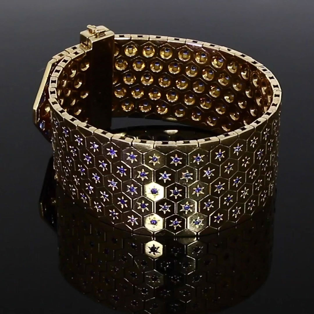 Retro Sapphire Buckle Bracelet 3.37ct in Yellow Gold 