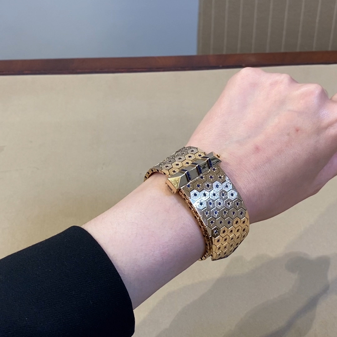 Retro Sapphire Buckle Bracelet 3.37ct in Yellow Gold 