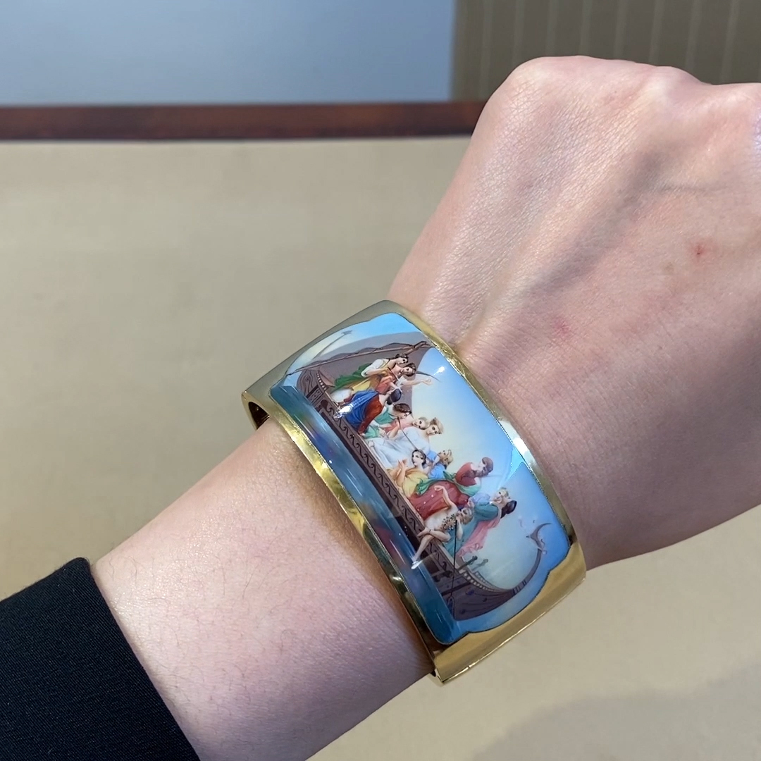 Victorian Roman Revival Enamel Bangle in 18ct Yellow Gold