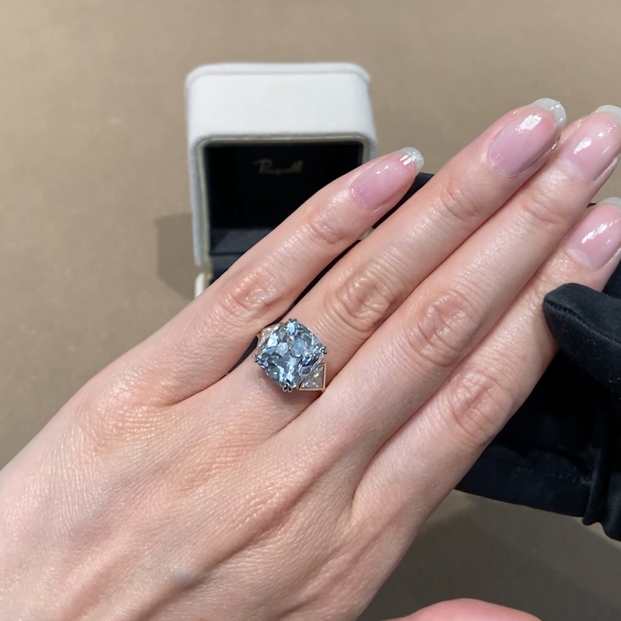 Masterpiece Silhouette Setting 6.98ct Diamond Solitaire Ring in Platinum & 18ct Yellow Gold