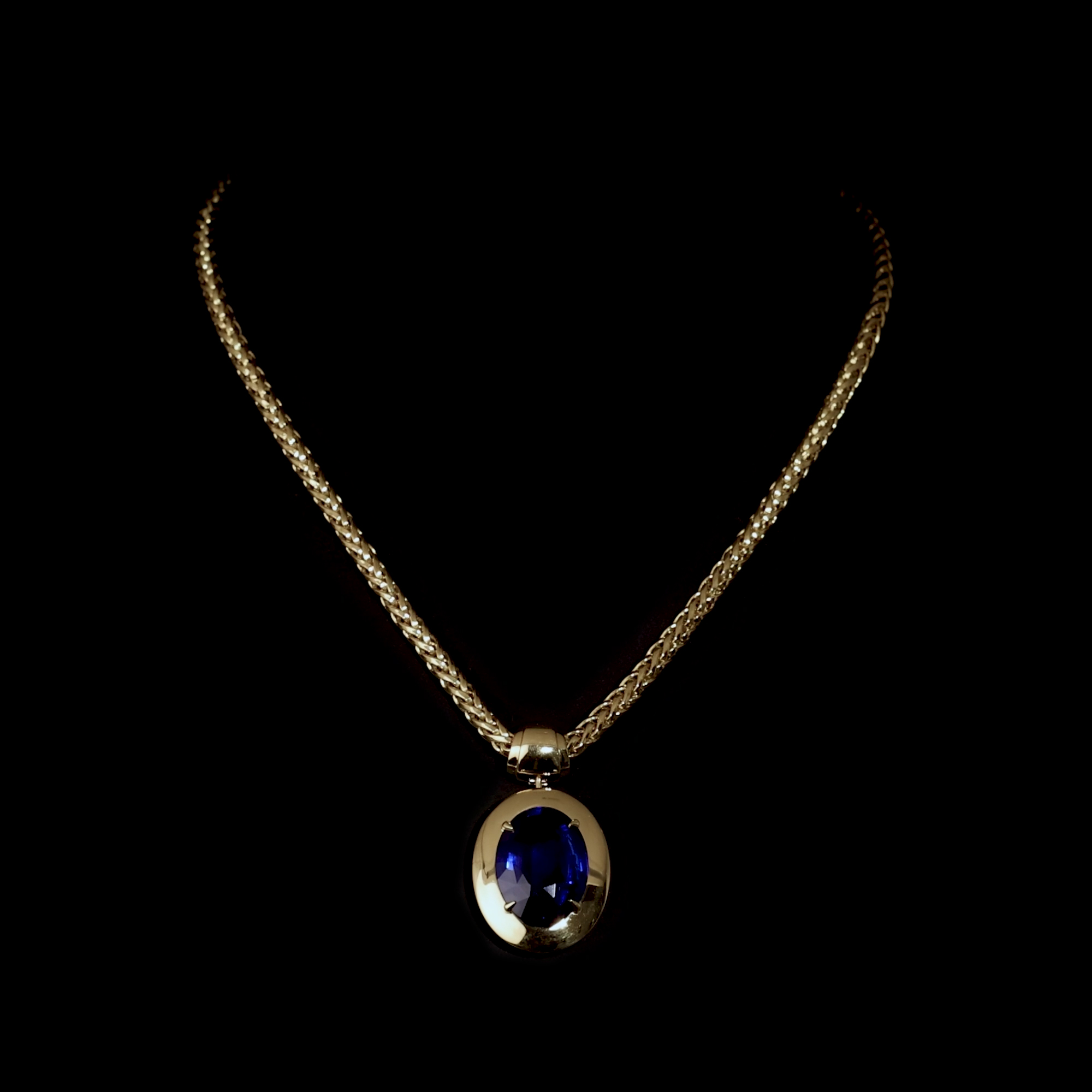 Masterpiece Portrait Setting 21.46ct Sri Lankan Sapphire Pendant in 18ct Yellow Gold