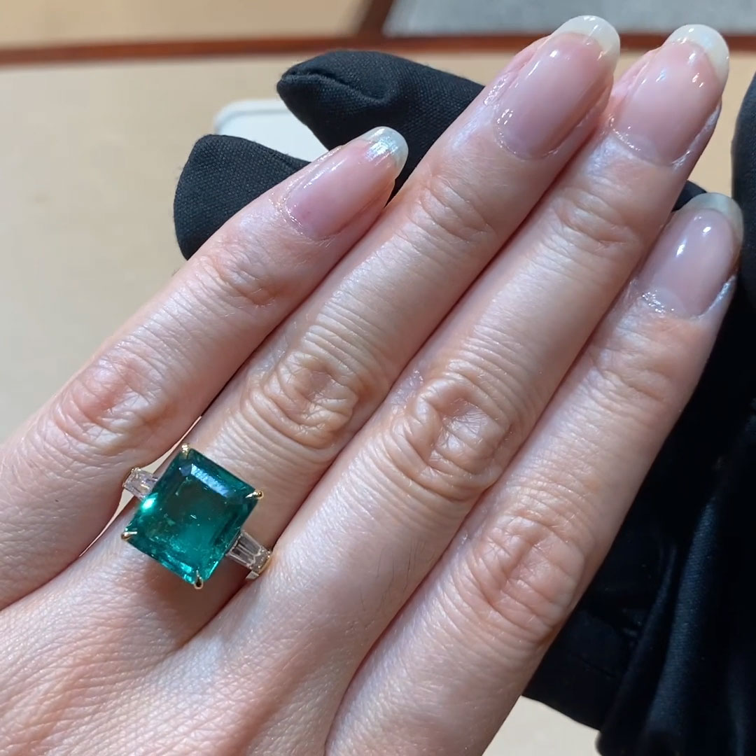 Masterpiece Regency 5.19ct Muzo Emerald and Diamond Ring in 18ct Yellow Gold & Platinum