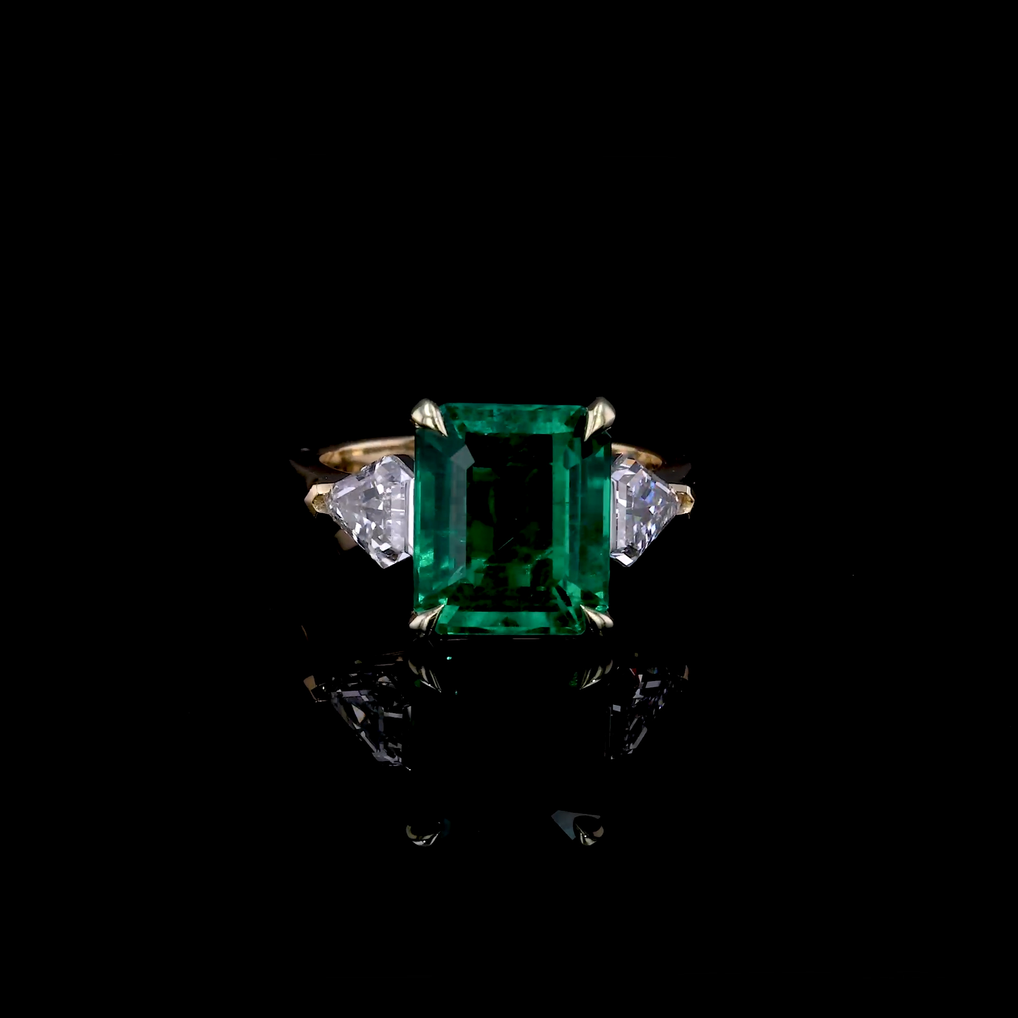 Masterpiece 4.847ct Muzo Emerald and Diamond Ring in 18ct Yellow Gold and Platinum