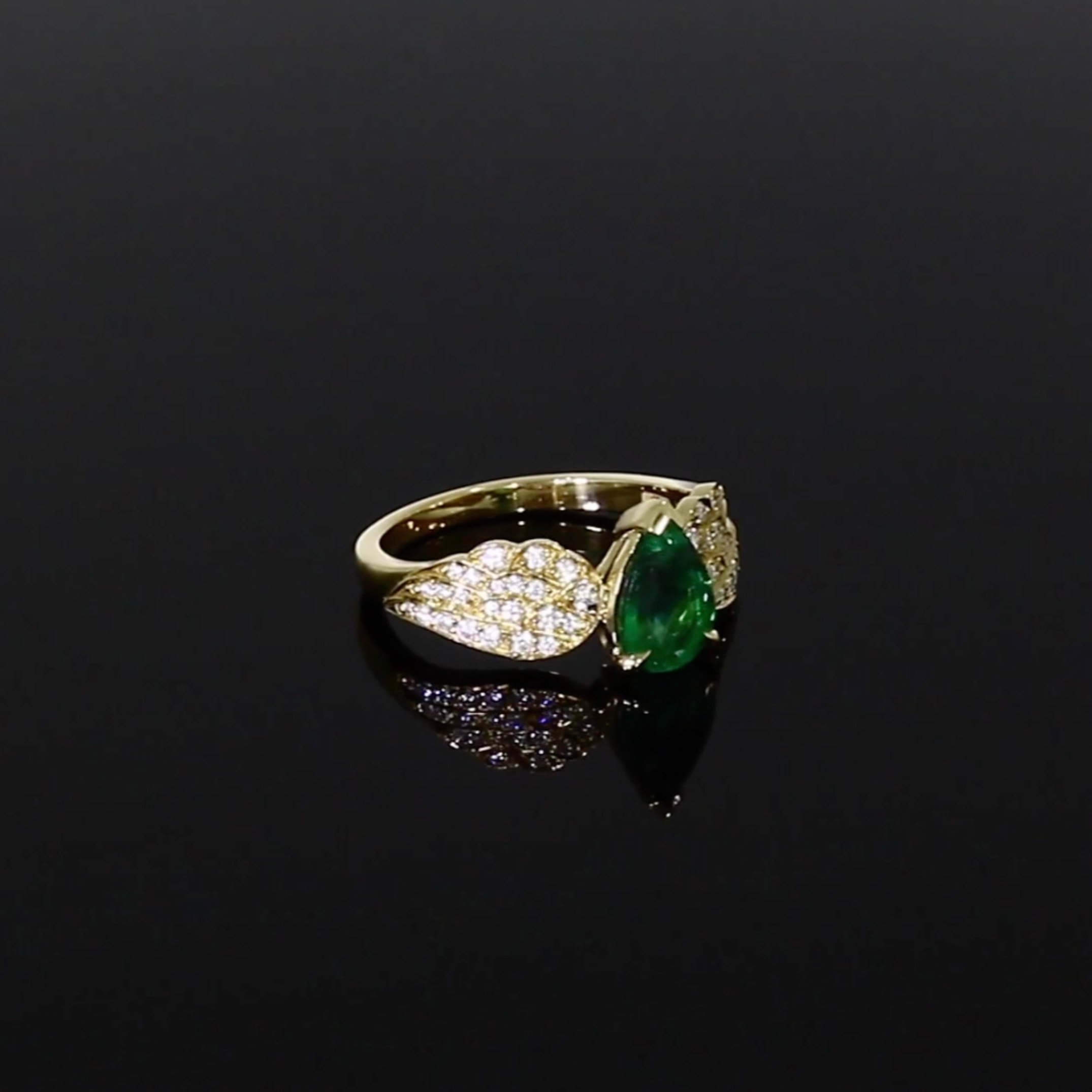 Tiara 1.06ct Emerald Solitaire Ring in 18ct Yellow Gold 