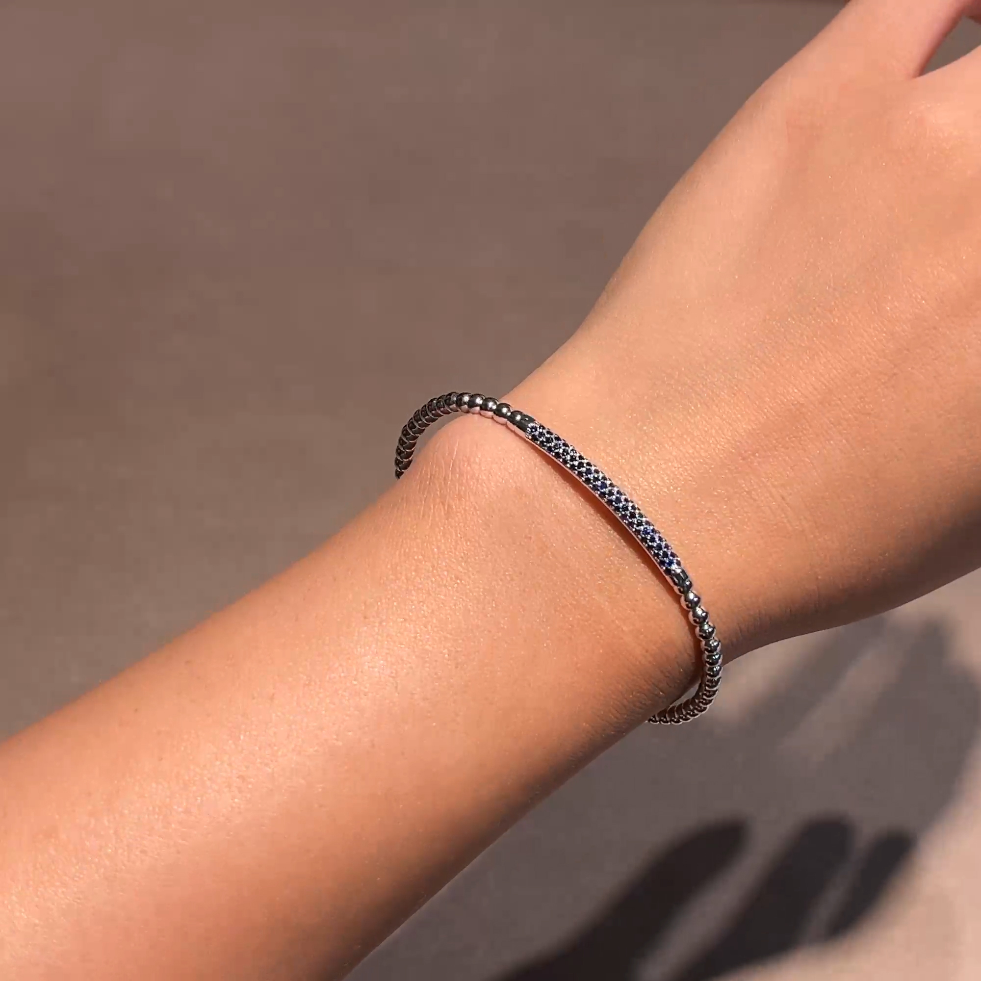 Bohemia 0.632ct Blue Sapphire Expandable Bangle in 18ct White Gold