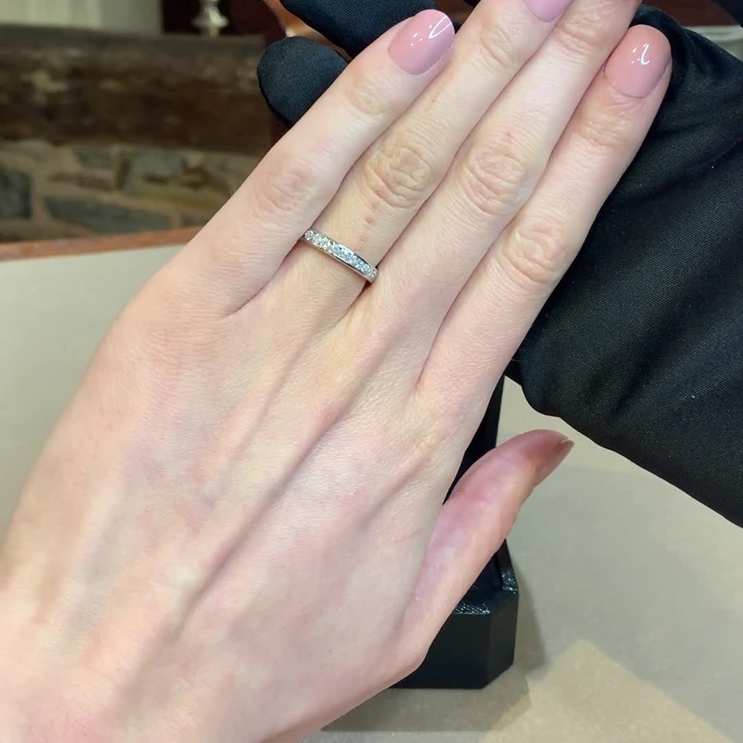 Brilliant Cut Diamond Eternity Ring 0.95ct in Platinum