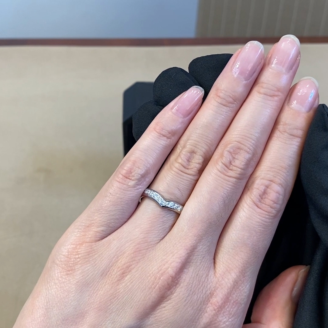 Round Brilliant Cut Diamond V-Shape Ring 0.28ct in Platinum