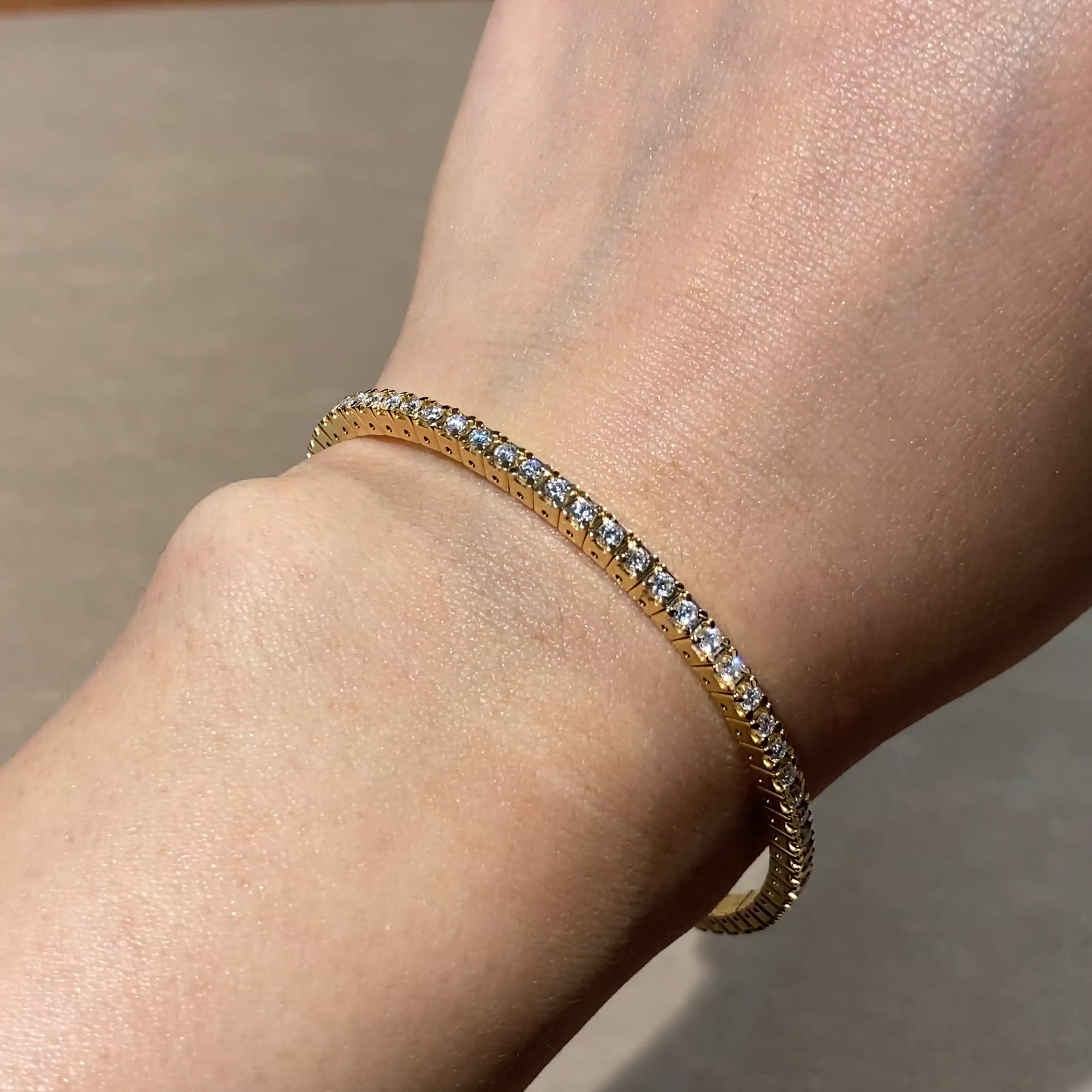 Expandable Diamond Bangle 2.24ct in 18ct Yellow Gold