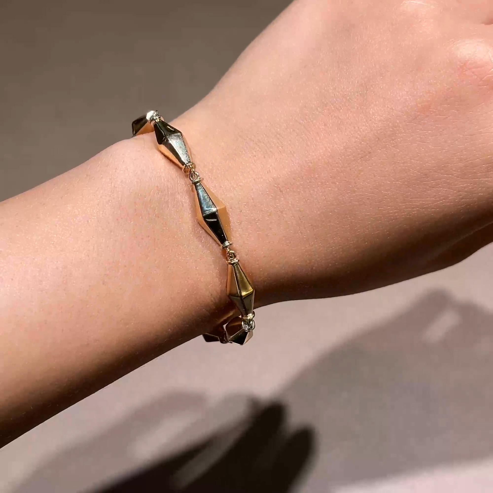 Cleopatra Gold Faceted Barrel Link Bracelet in 18ct Yellow Gold