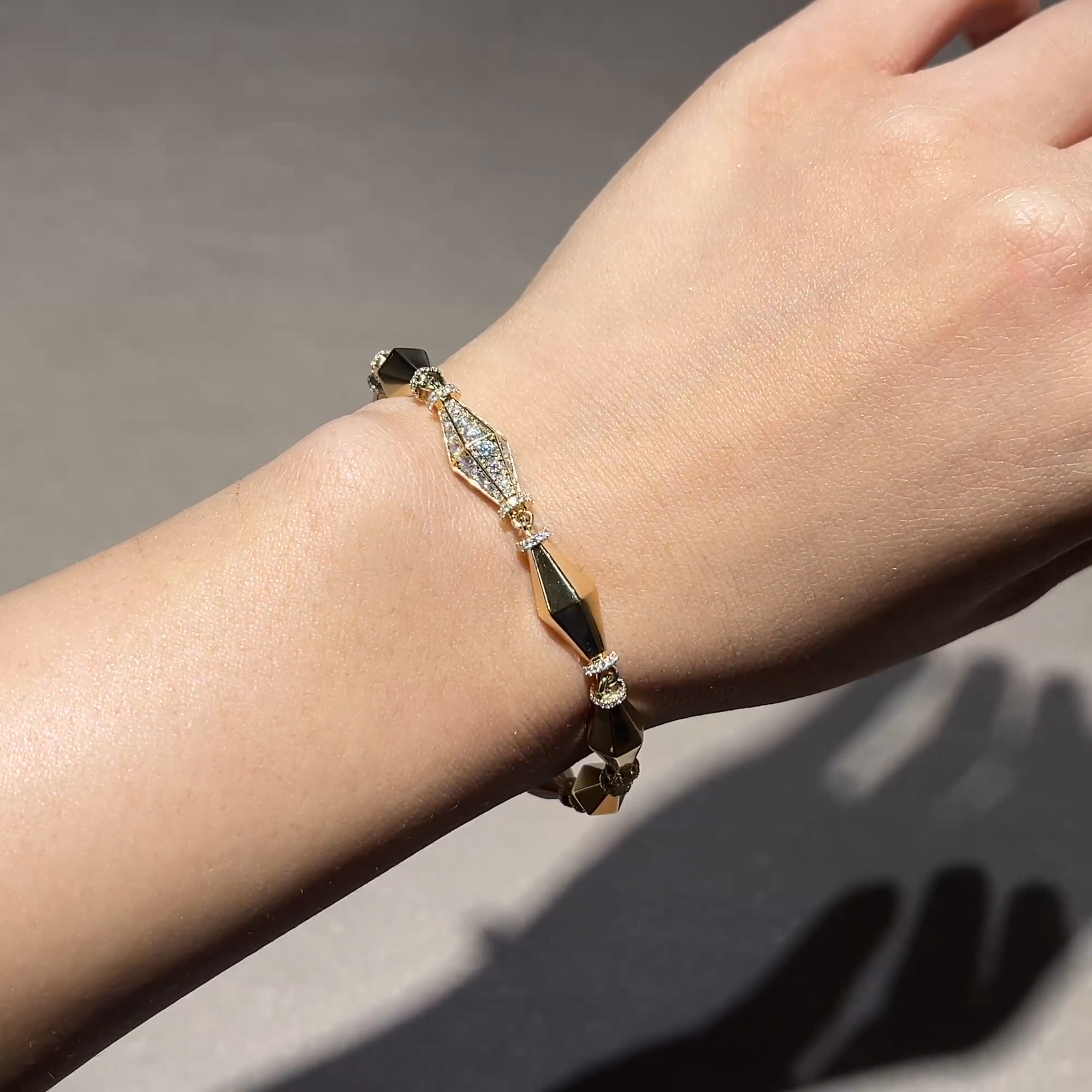 Cleopatra 1.921ct Diamond Gold Faceted Barrel Link Bracelet in 18ct Yellow Gold