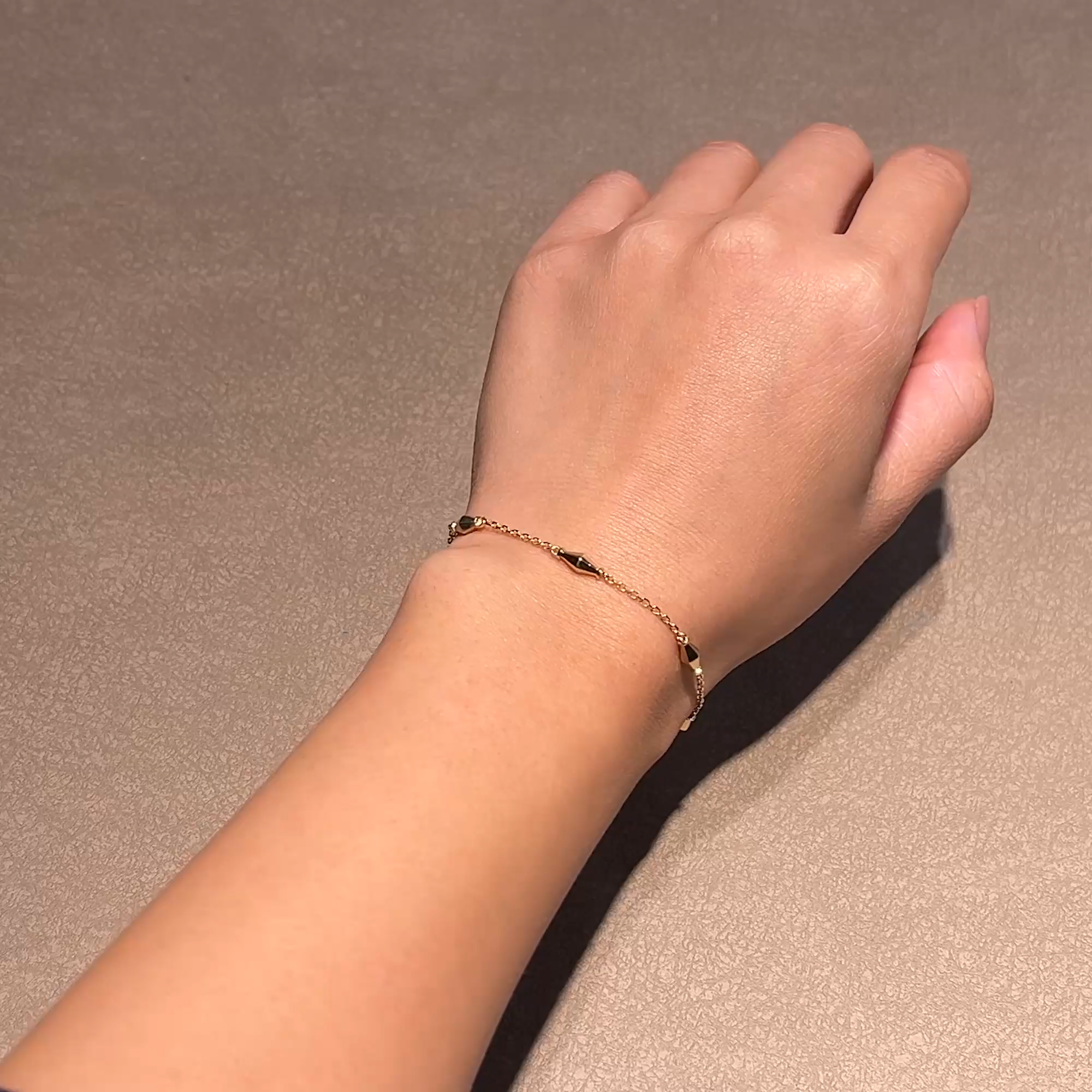 Mini-Cleopatra Gold Faceted Barrel Link Chain Bracelet in 18ct Yellow Gold