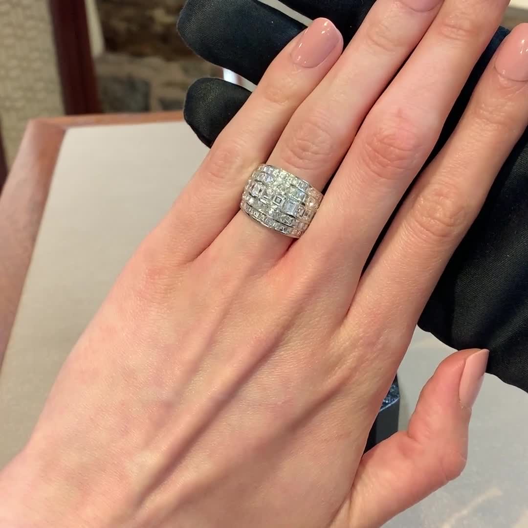 Manhattan Classic Diamond Ring <br /> 4.06CT in Platinum