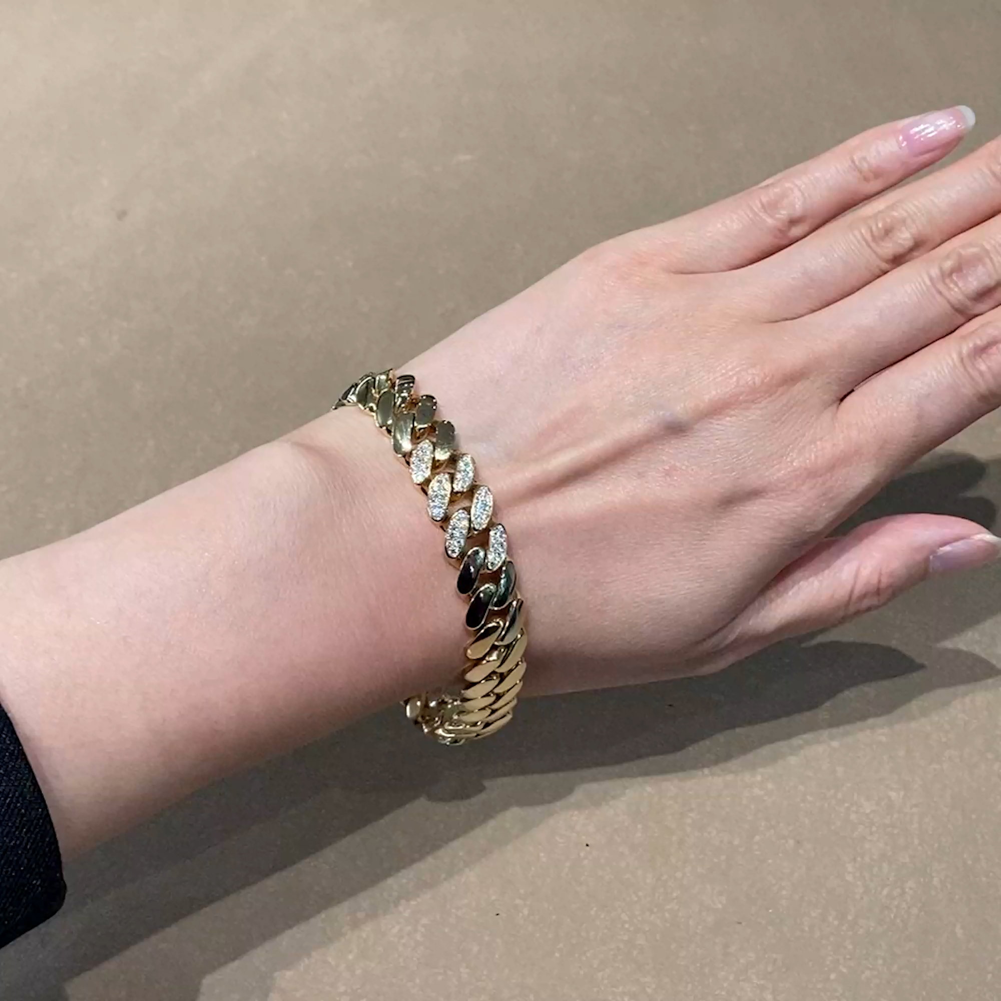 Fusion Polished Curb Link and 0.757ct Diamond Bracelet (21cm) in 18ct Yellow Gold