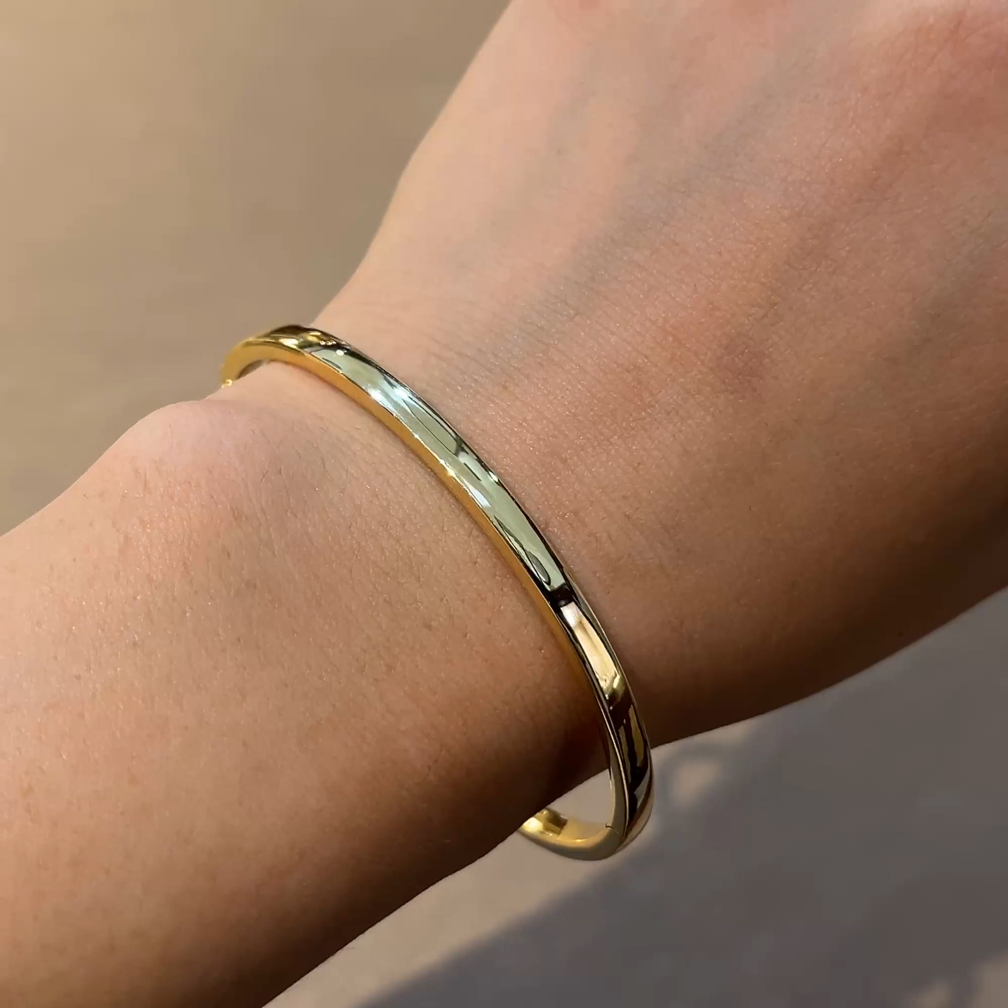 Plain Polished 4mm Square Edged Oval Bangle in 18ct Yellow Gold