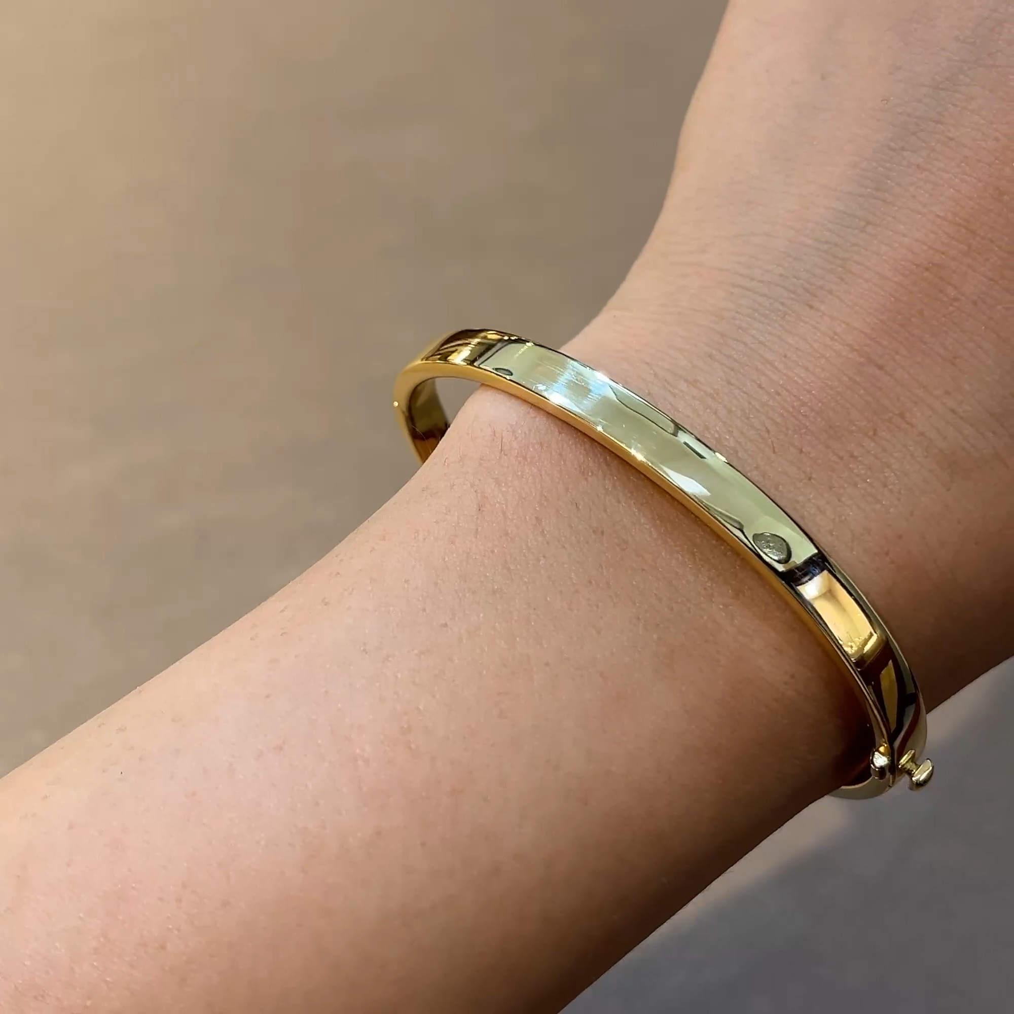 Plain Polished 6mm Square Bangle in 18ct Yellow Gold