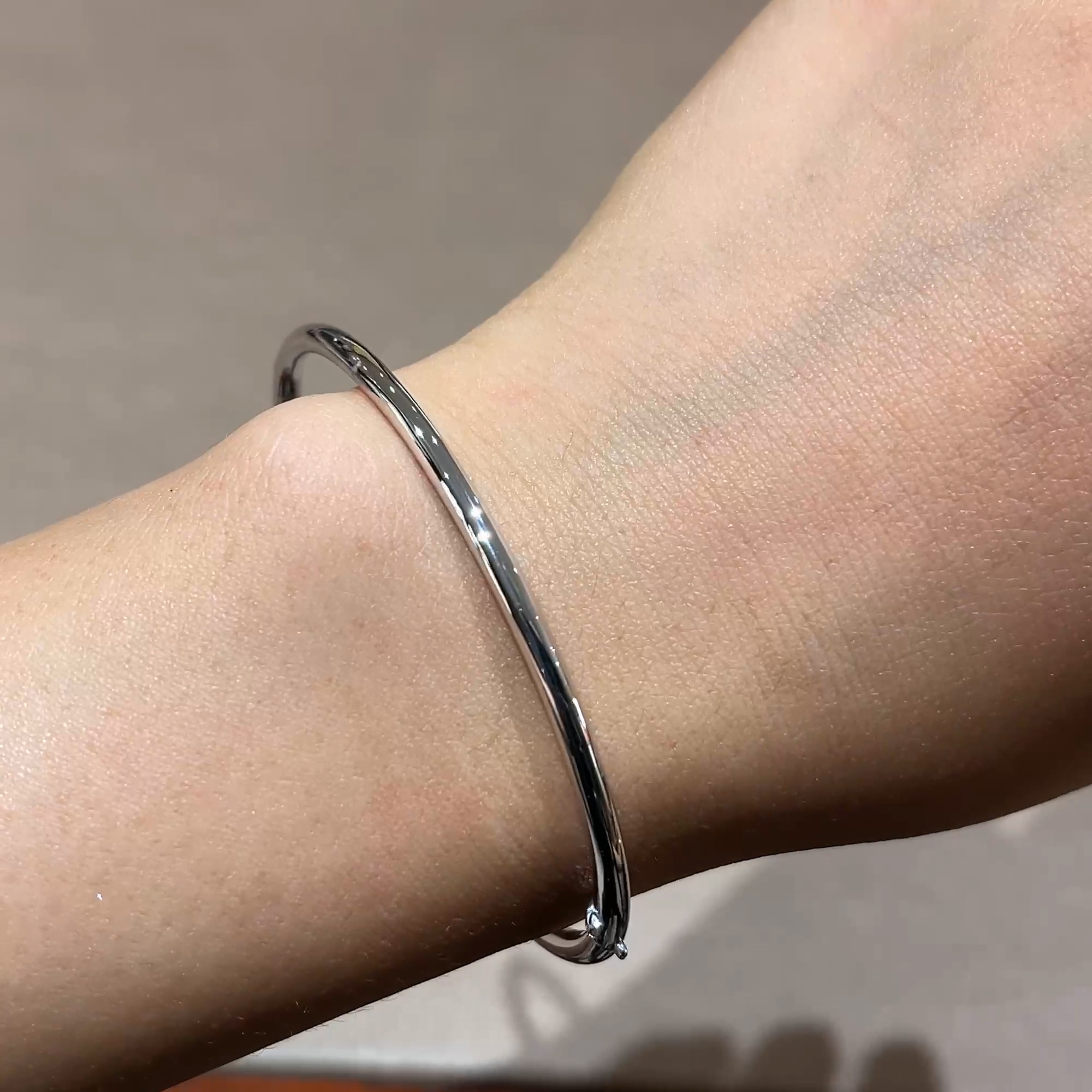 Plain Polished 3mm Round Edge Oval Bangle in 18ct White Gold