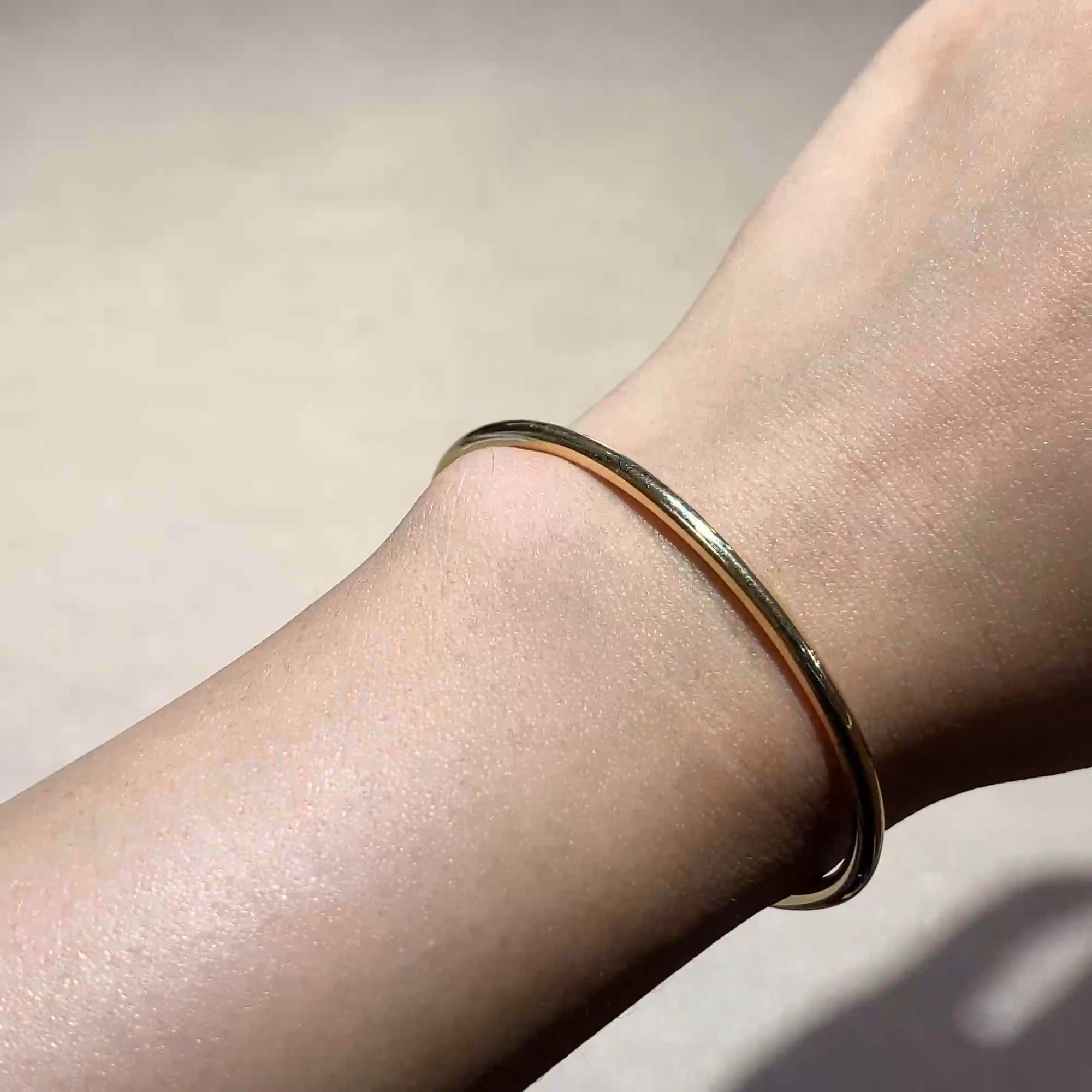 Yellow Gold Polished Round Bangle in 18ct Yellow Gold