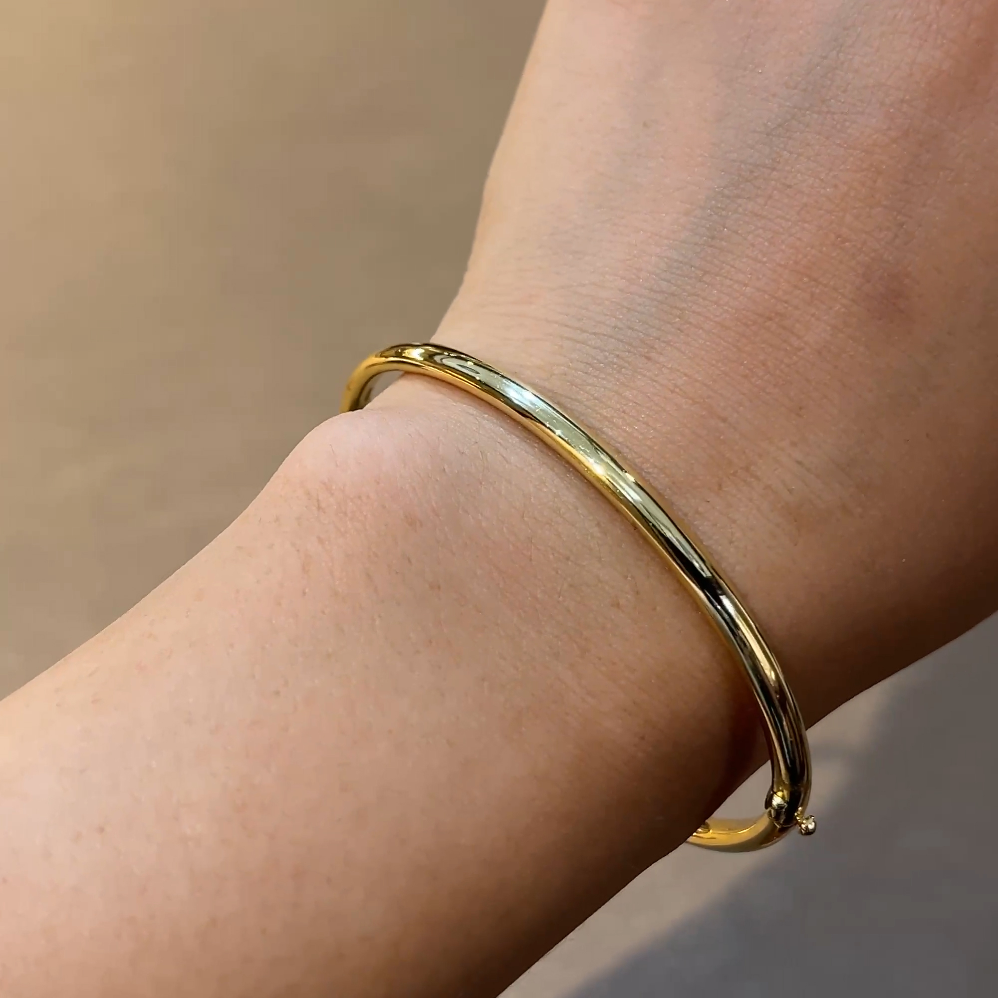 Plain Polished 4mm Oval Bangle in 18ct Yellow Gold