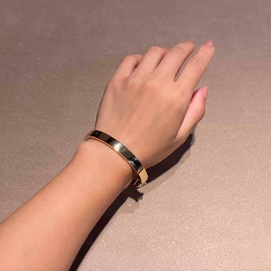 Plain Polished 8mm Square Bangle in 18ct Yellow Gold
