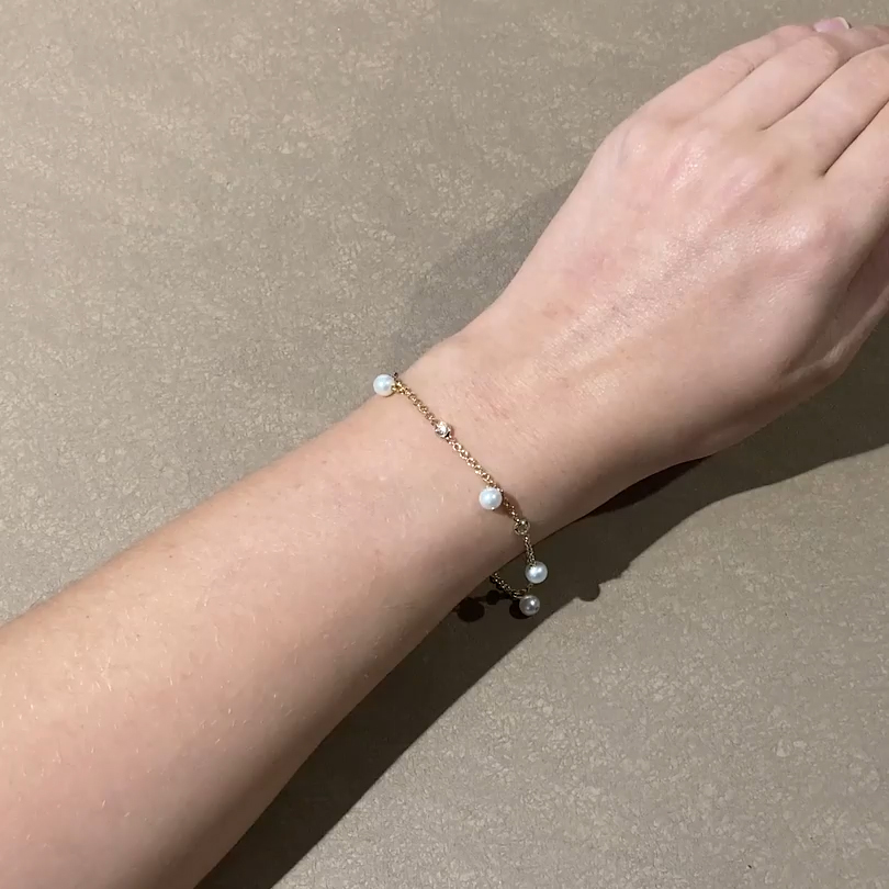 Akoya Pearl and Diamond Bracelet in 18ct Yellow Gold