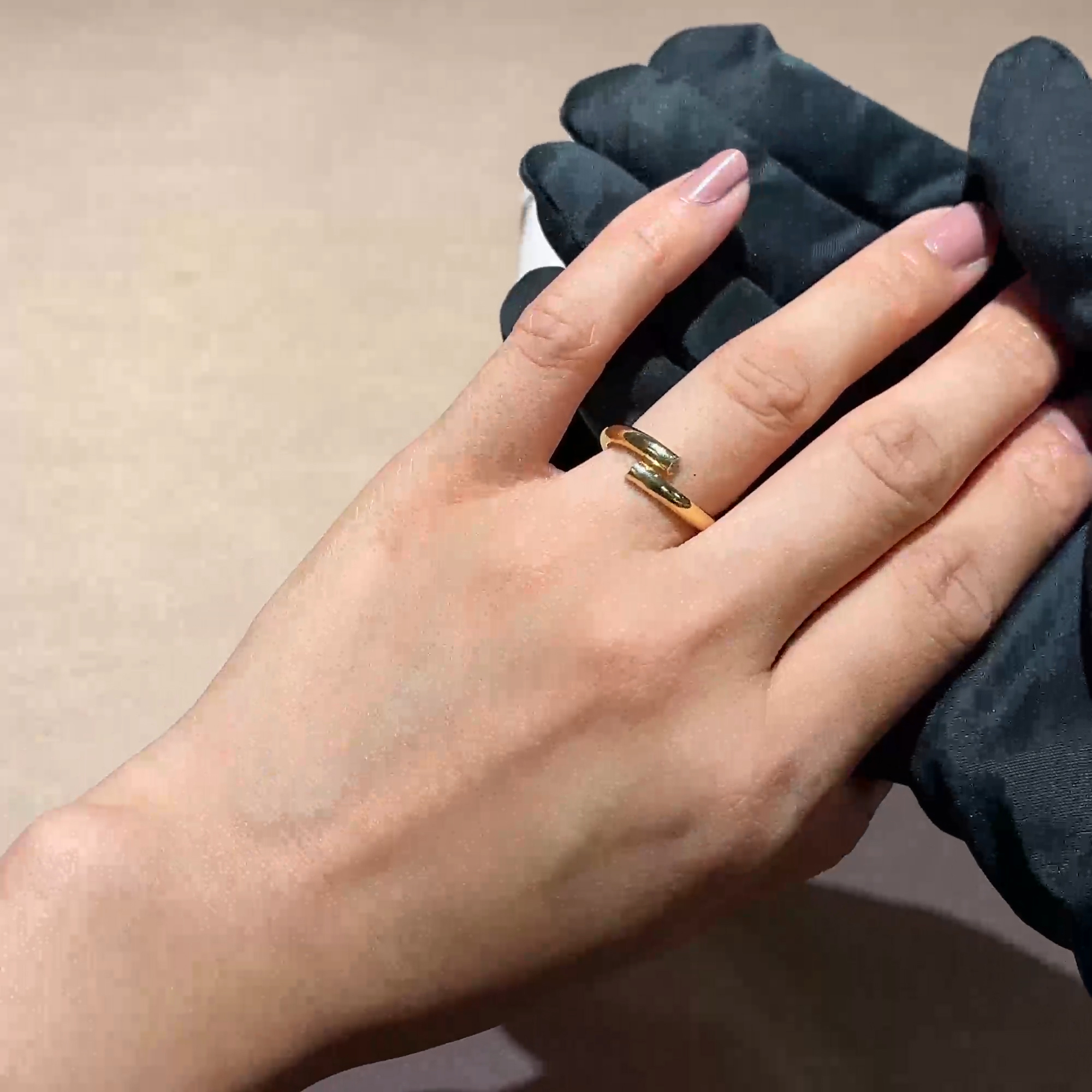 Eclipse 0.07ct Single Row Diamond Spring Ring in 18ct Yellow Gold