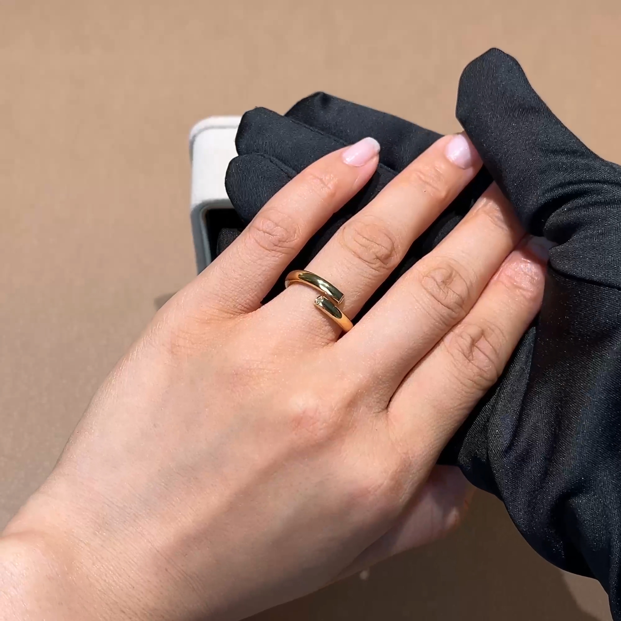 Eclipse 0.33ct Single Row Diamond Spring Ring in 18ct Yellow Gold