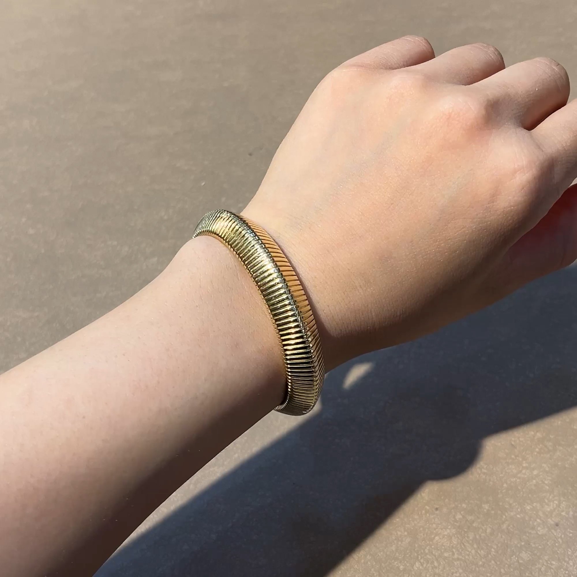 Fine Lines Triangular Shape Bracelet 0.08ct in 18ct Yellow Gold