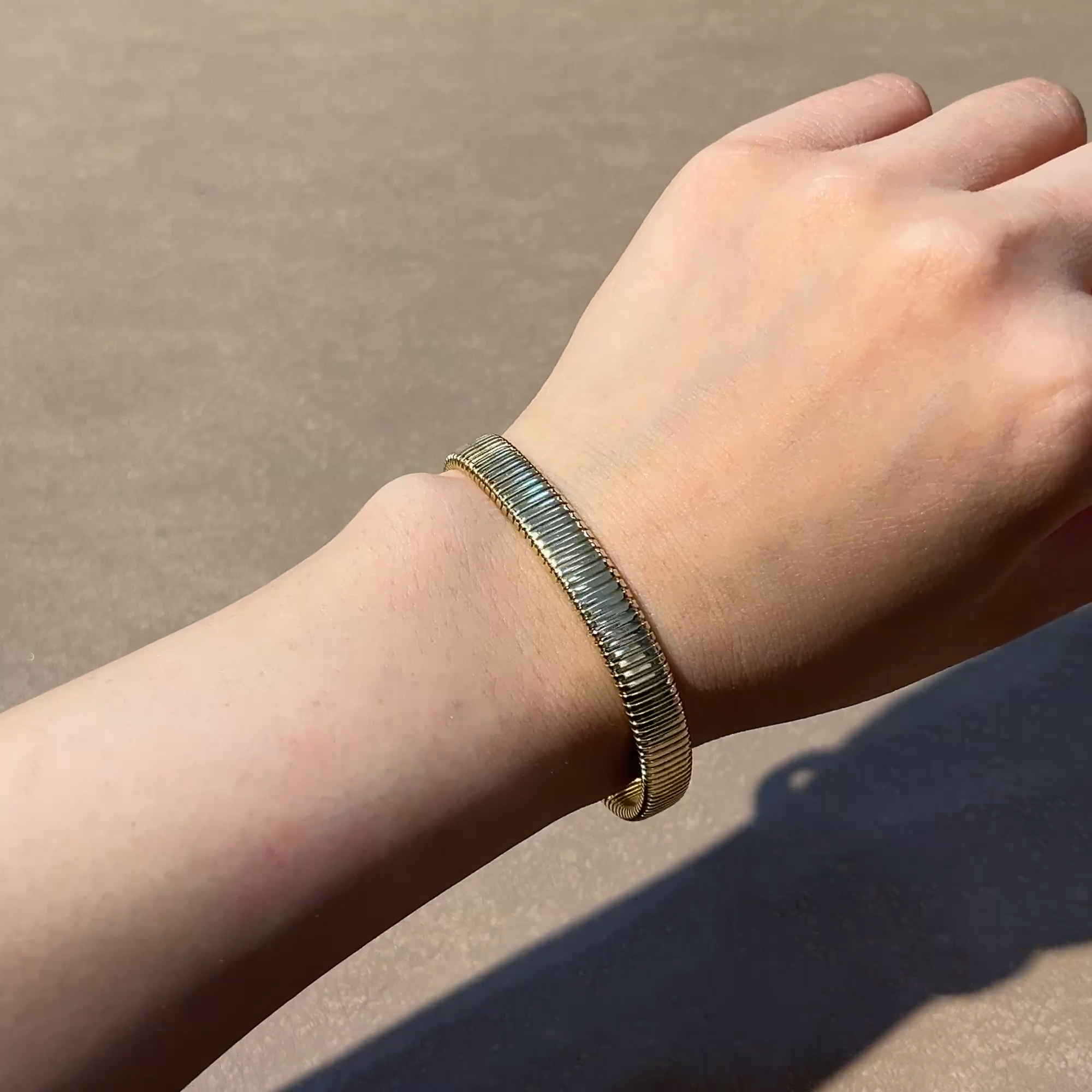 Fine Lines Flat Shape Bracelet  0.04ct in 18ct Yellow Gold