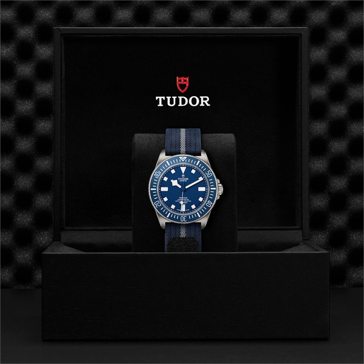 Tudor Pelagos 42mm, Blue Dial, Baton Numerals_4