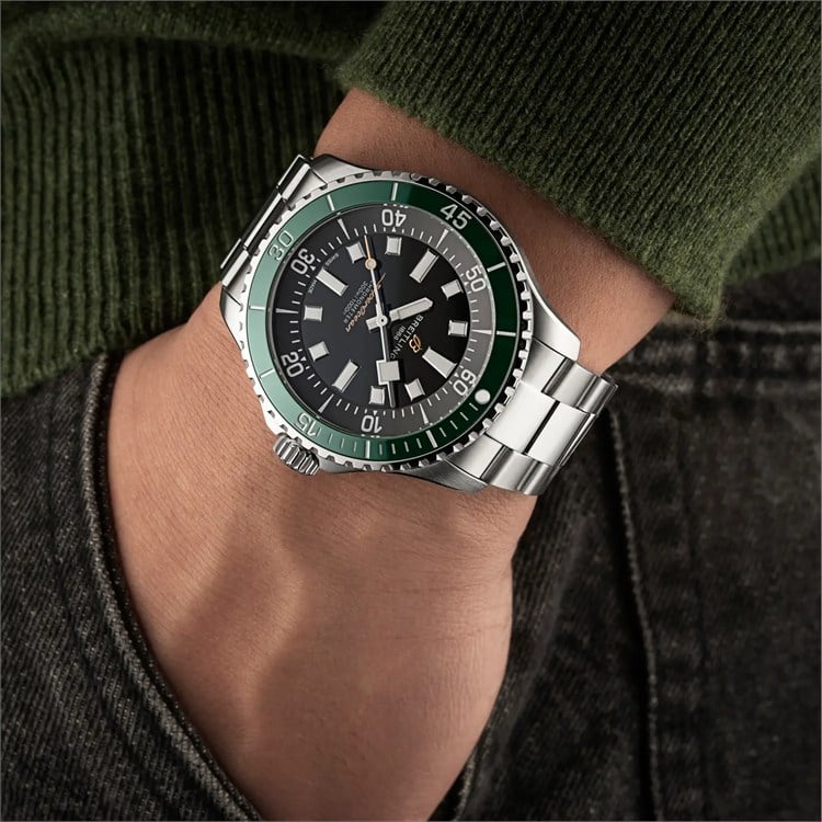 Superocean Automatic 44 44mm, Black Dial, Baton Numerals_10