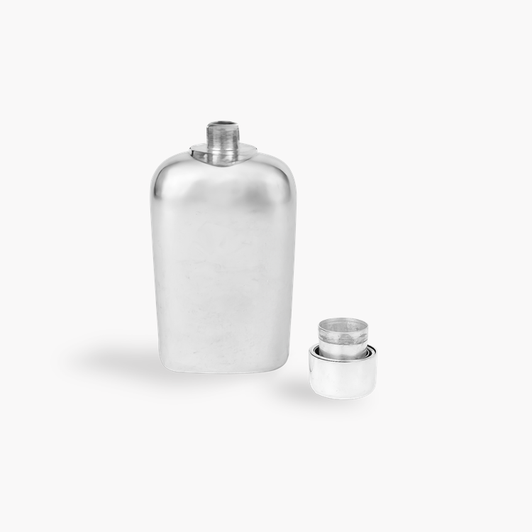 Silver Hip Flask with Integrated Lid _3