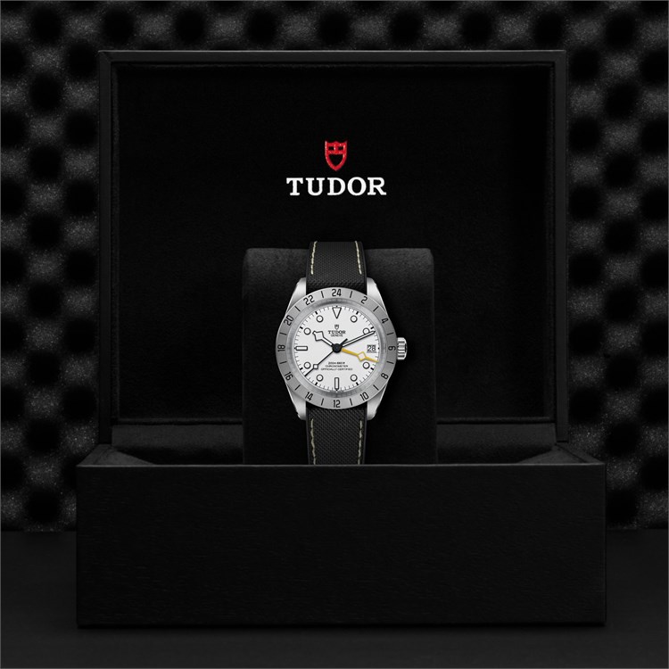 Tudor Black Bay Pro 39mm, White Dial, Baton/Dot Numerals_3