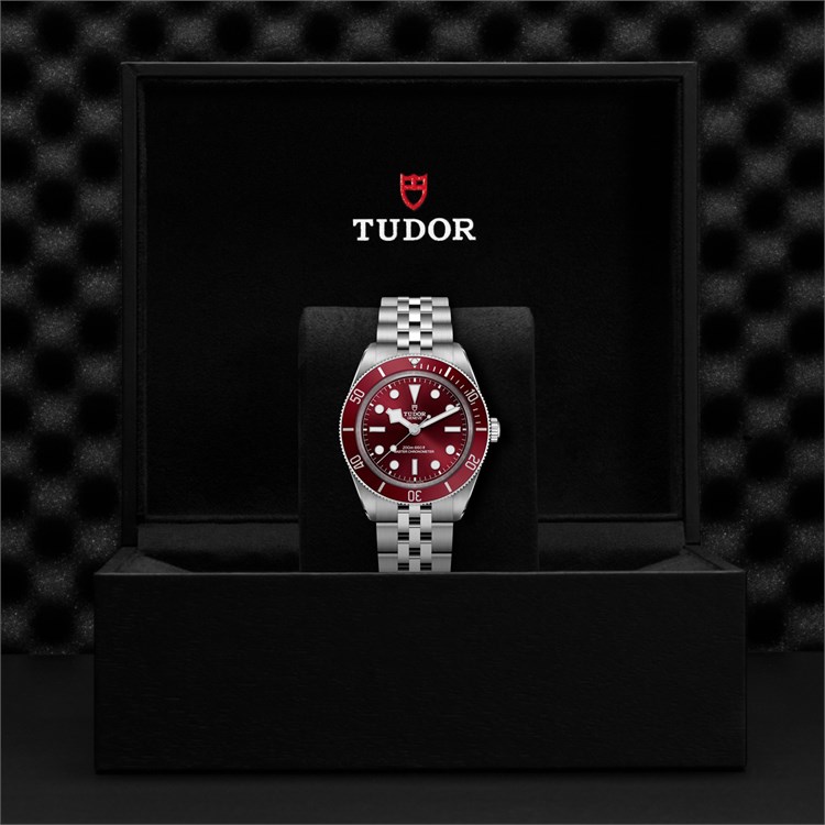Tudor Black Bay 58 39mm, Burgundy Dial, Baton Numerals_3