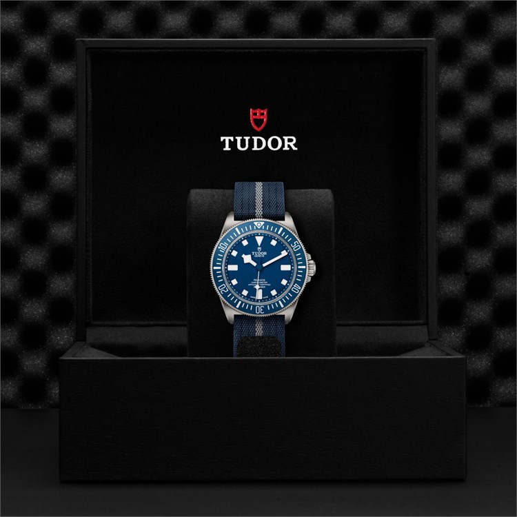 Tudor Pelagos FXD 42mm, Navy Blue Dial, Baton Numerals_4