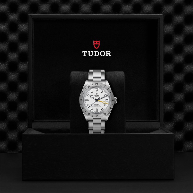 Tudor Black Bay Pro 39mm, White Dial, Baton/Dot Numerals_3